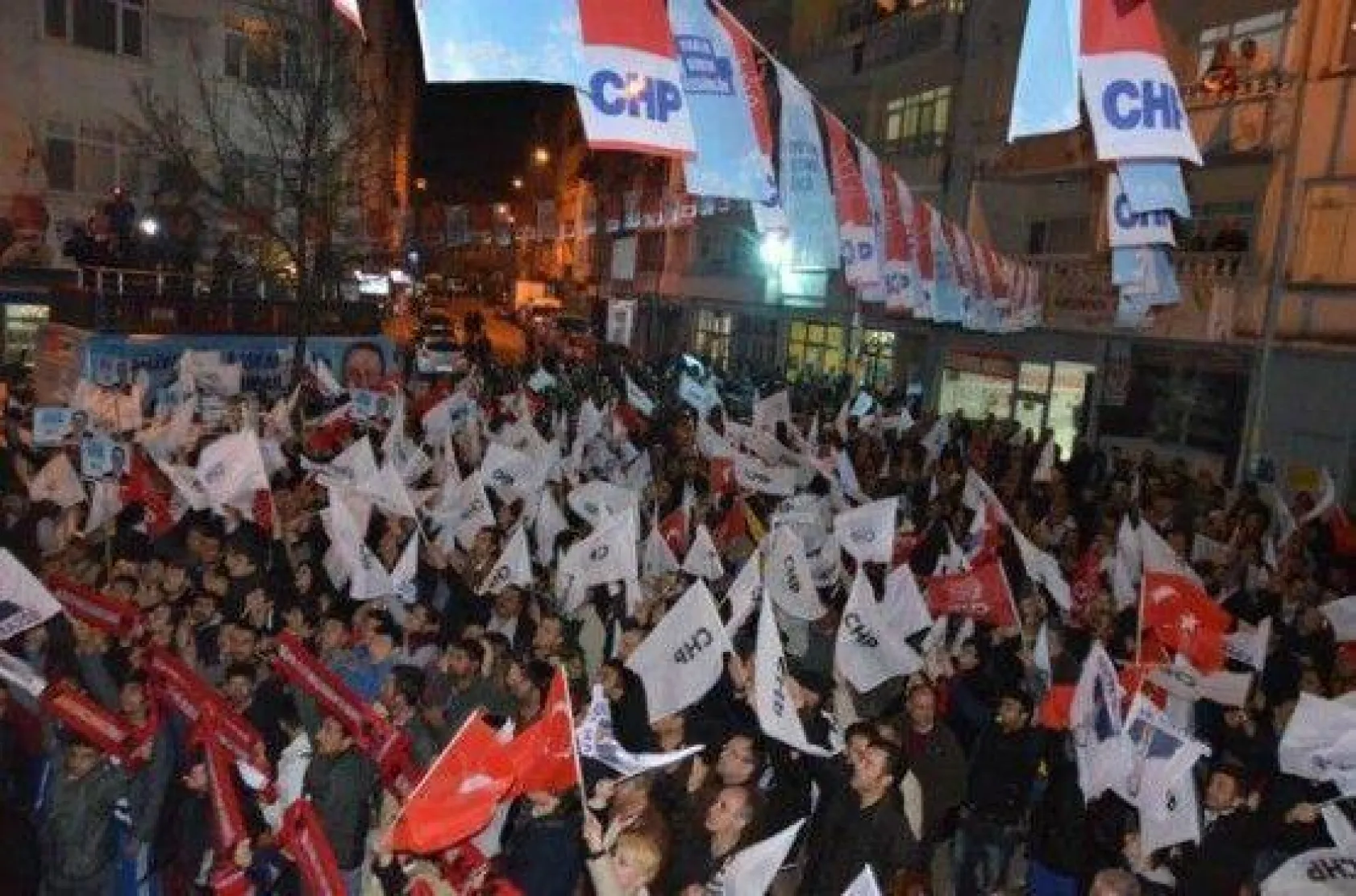 Işıklar sevgisi Alibey'de sokaklara taştı…