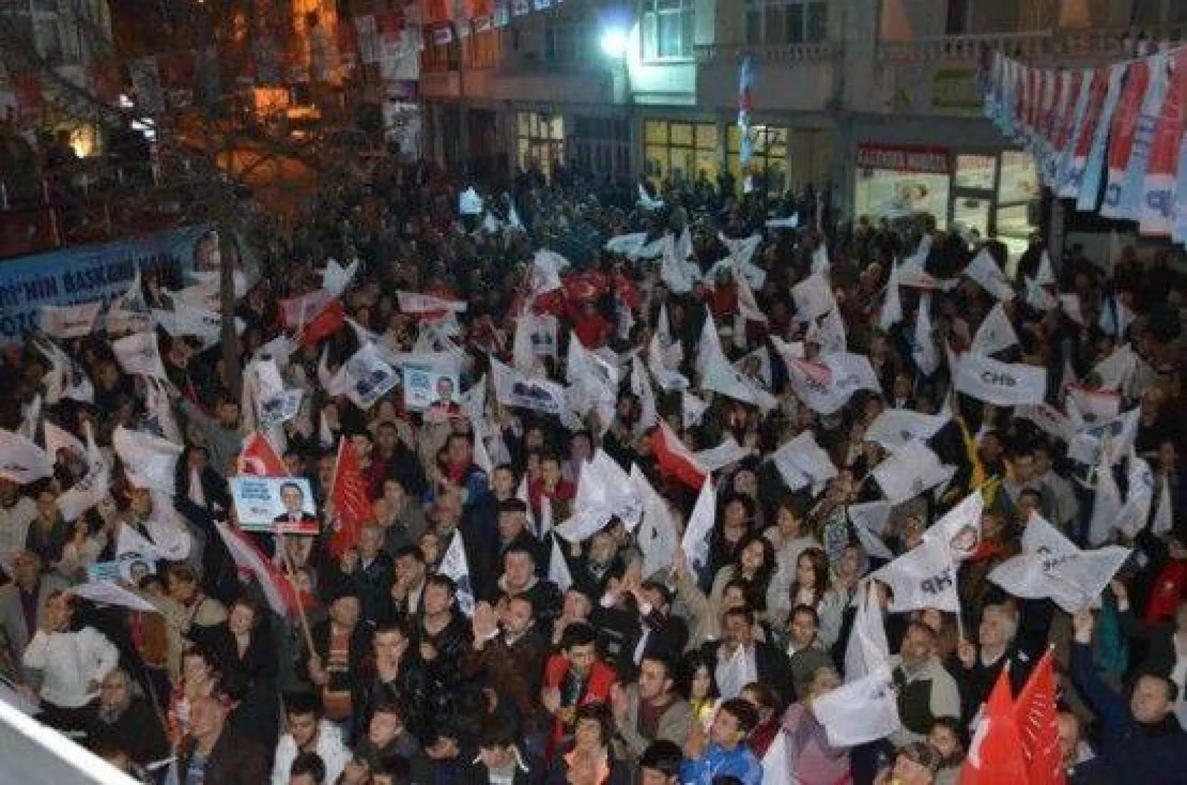 Işıklar sevgisi Alibey'de sokaklara taştı…