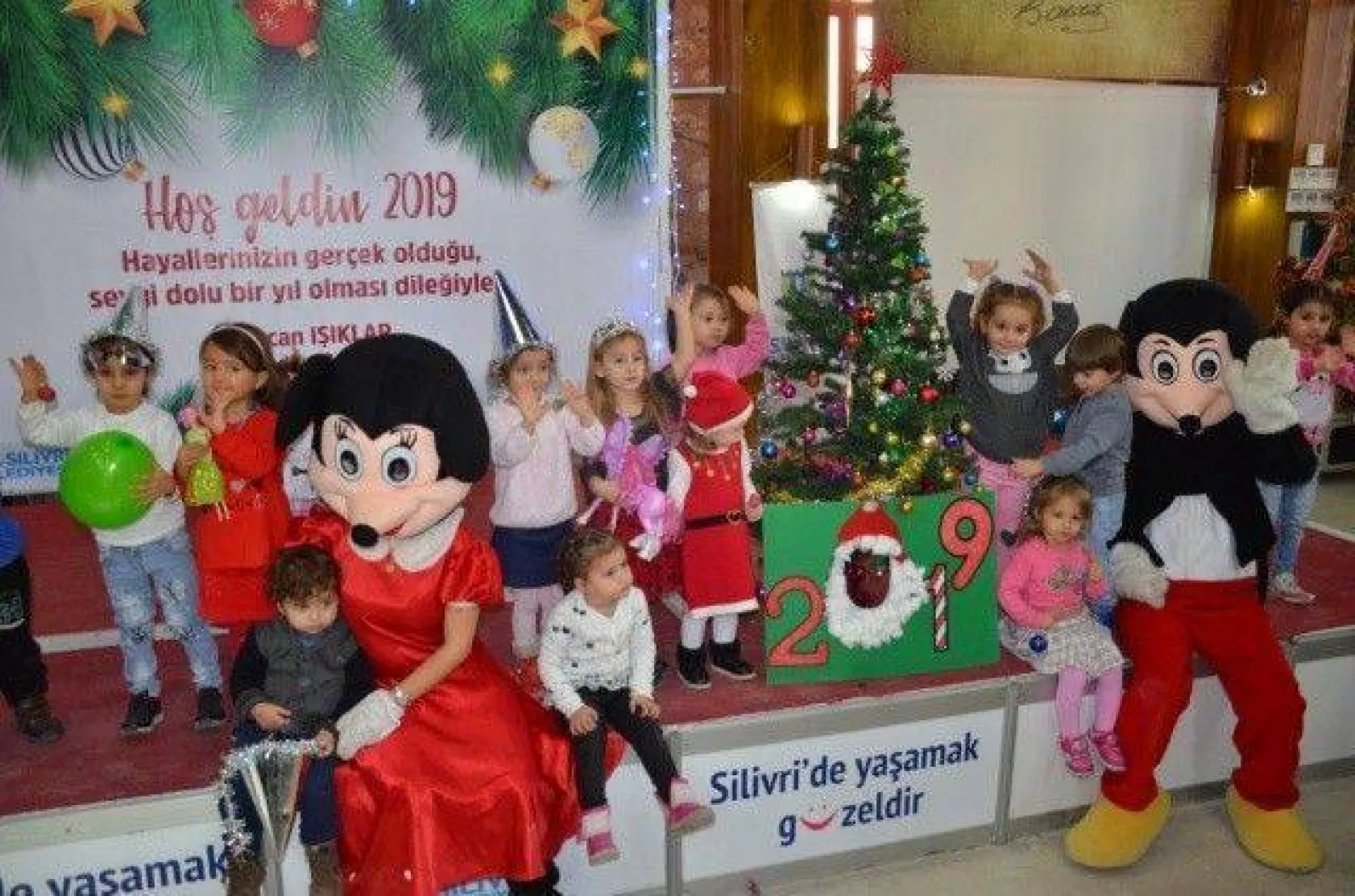 Miniklere Erken Yeni Yılı Kutlaması