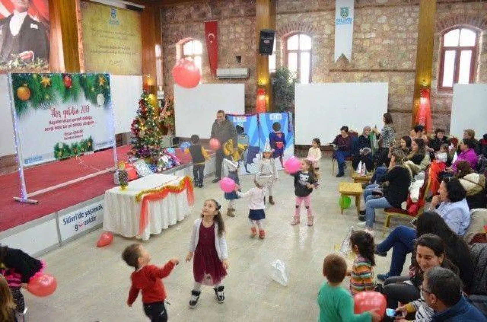 Miniklere Erken Yeni Yılı Kutlaması