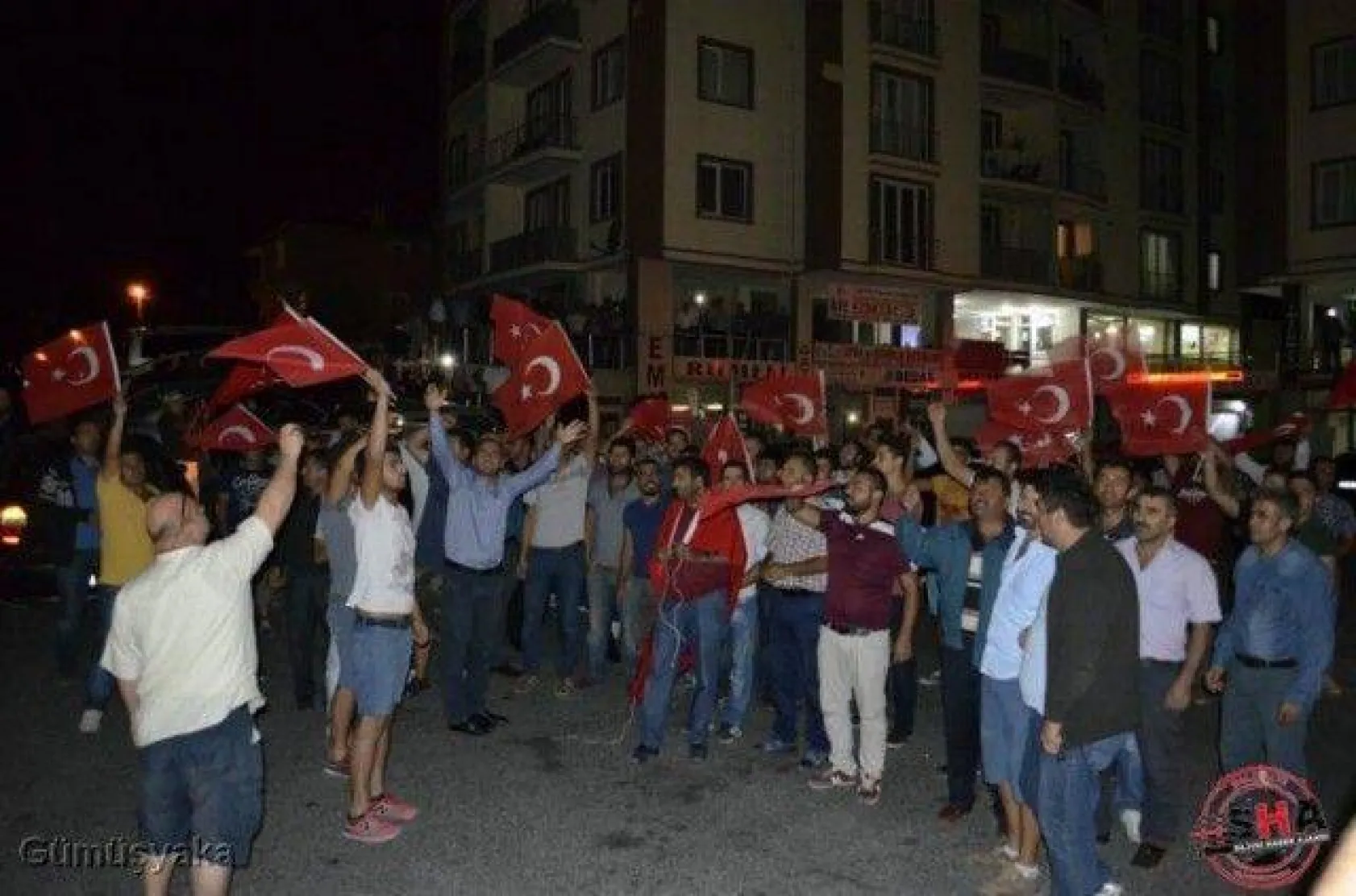 Silivri tek yürek oldu teröre lanet yağdırdı