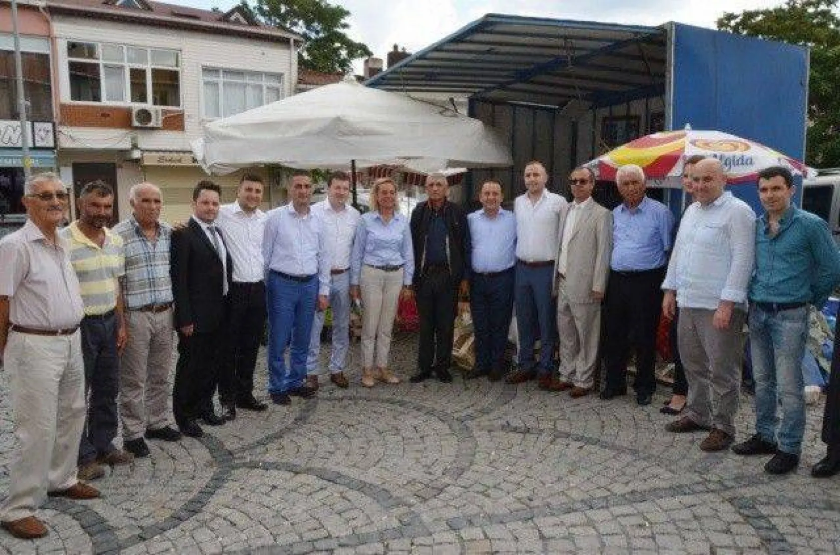 Işıklar Mahallelerde Hemşerileriyle Bayramlaştı