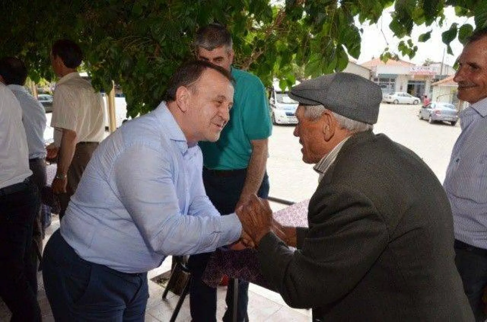 Işıklar Mahallelerde Hemşerileriyle Bayramlaştı