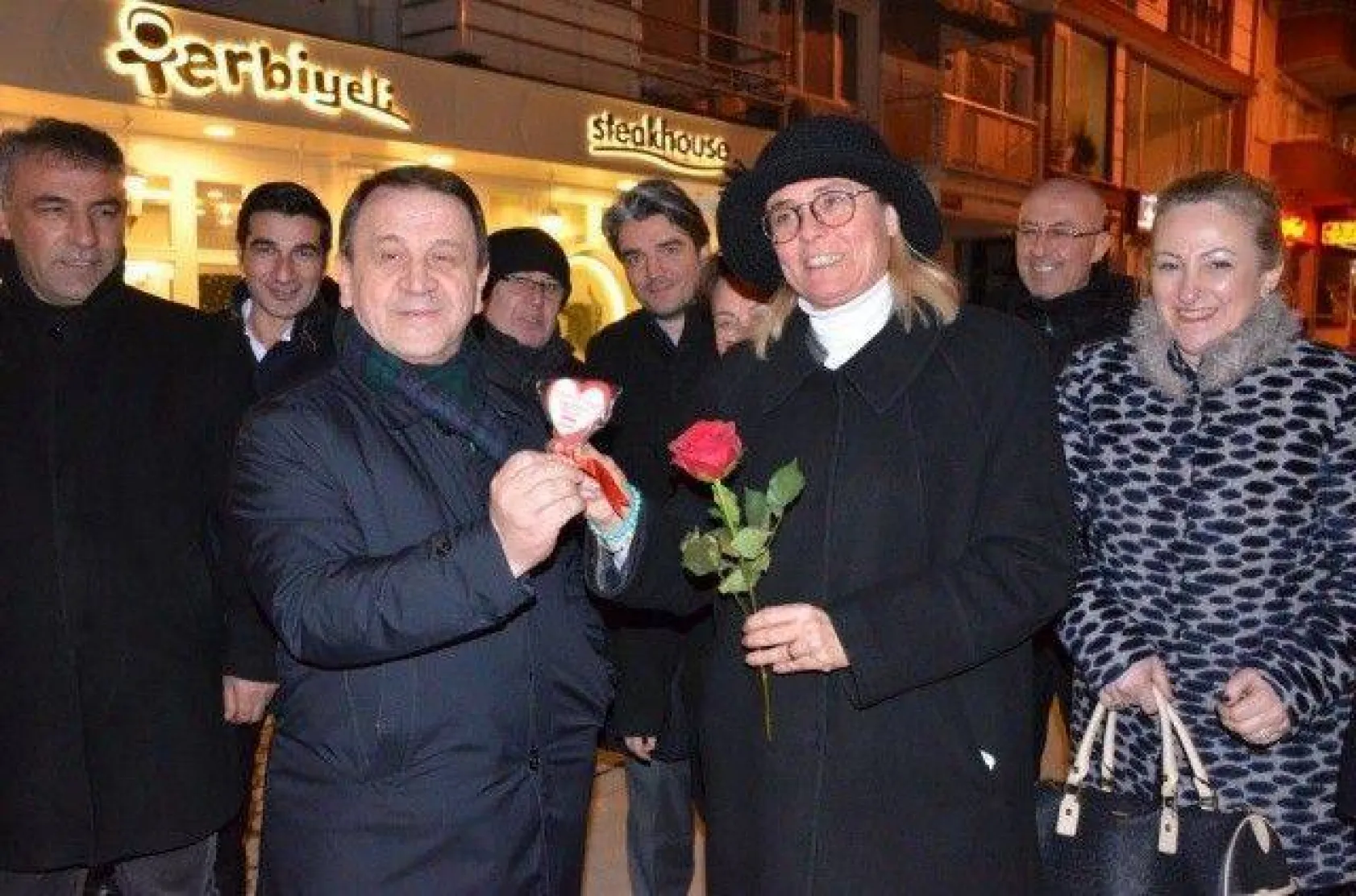 Işıklar: 'Severek Yaşamak Hayata Tutunmaktır'