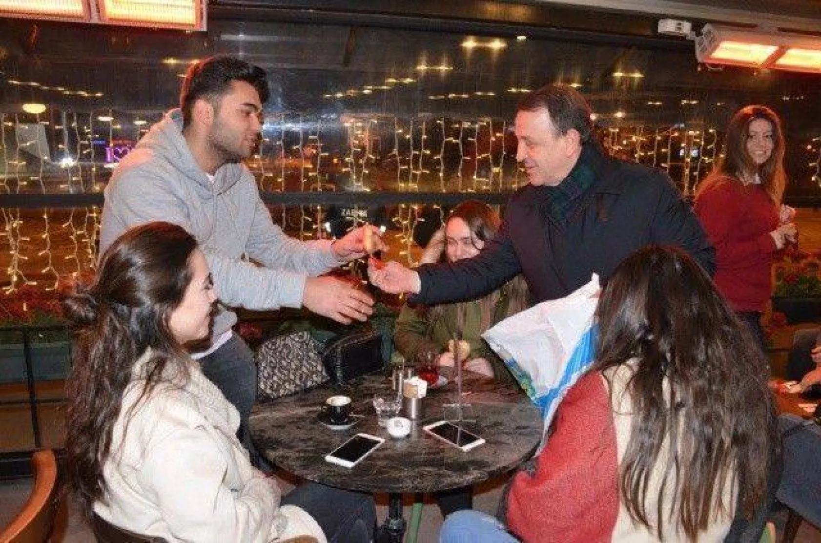 Işıklar: 'Severek Yaşamak Hayata Tutunmaktır'