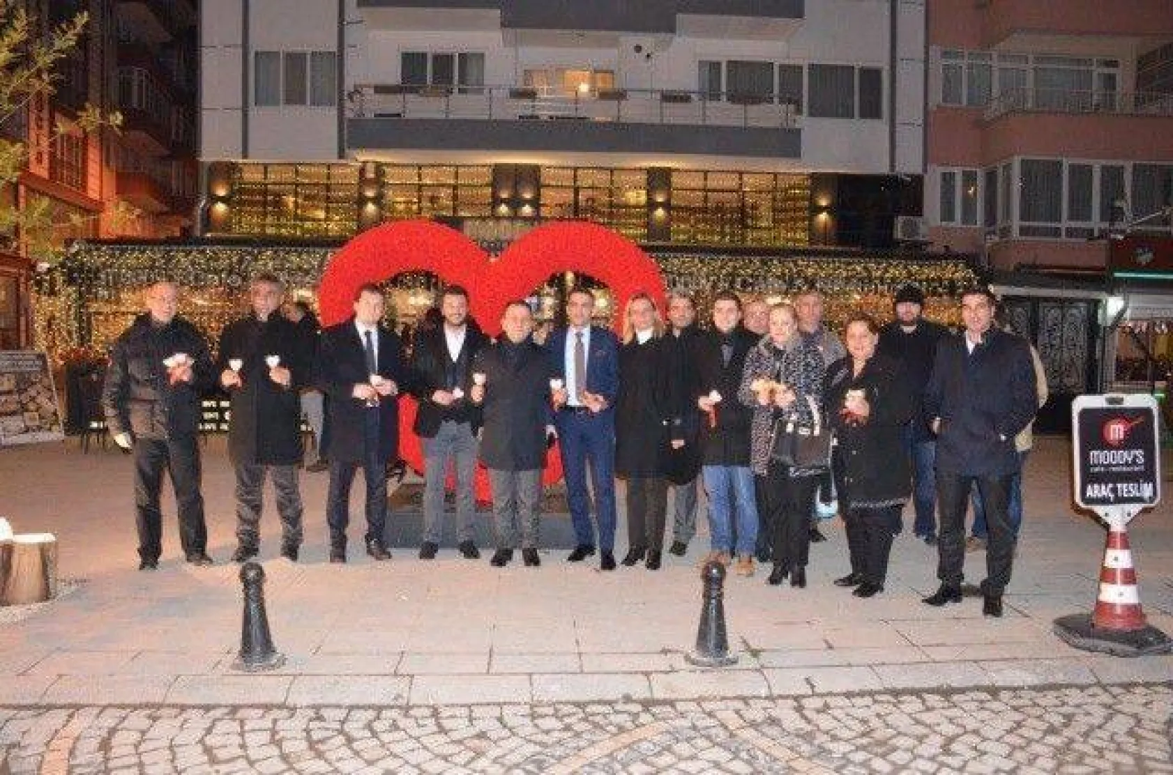 Işıklar: 'Severek Yaşamak Hayata Tutunmaktır'