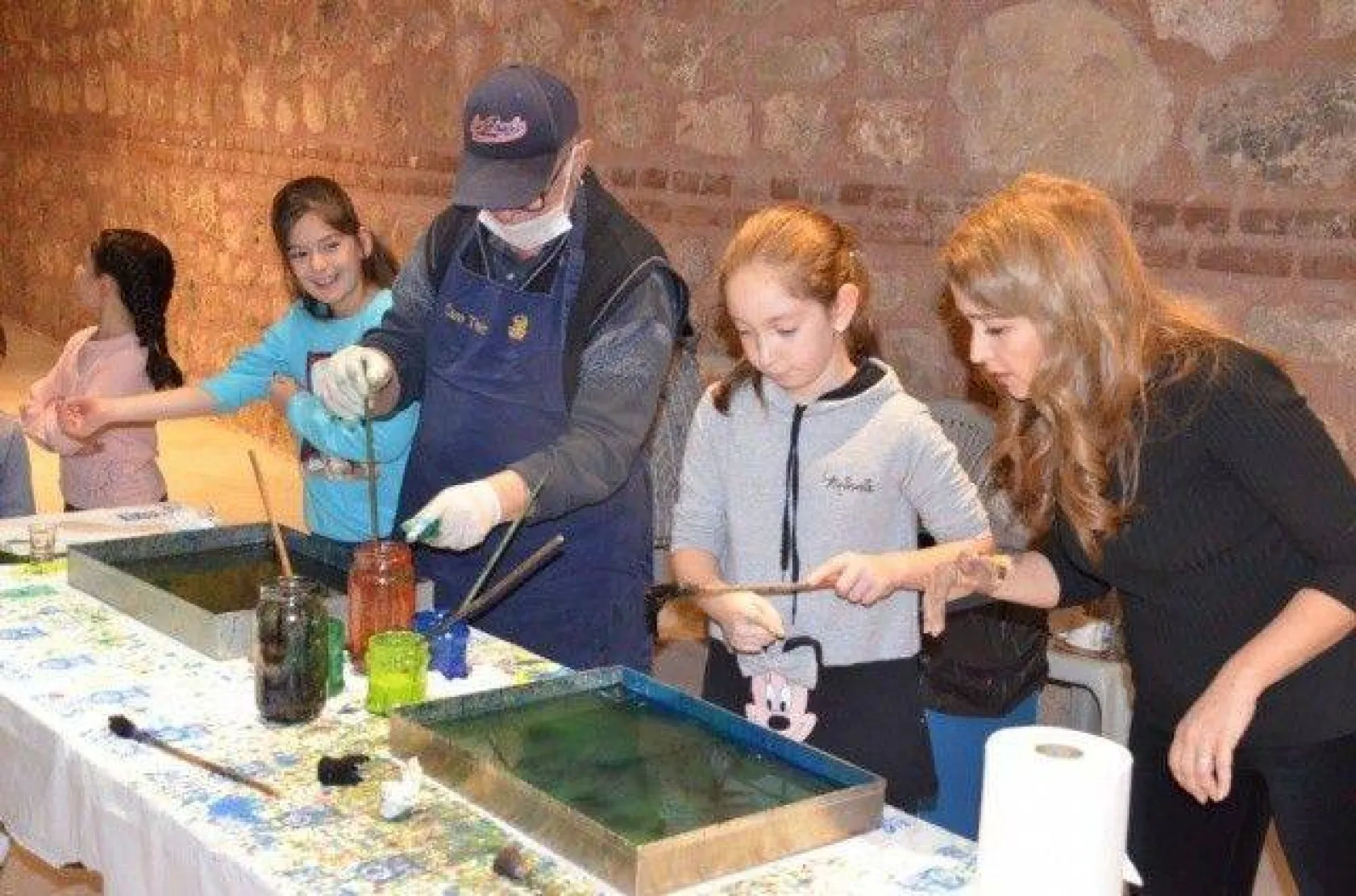 Minik Kursiyerler Ebru Sanatı ile Tanıştı