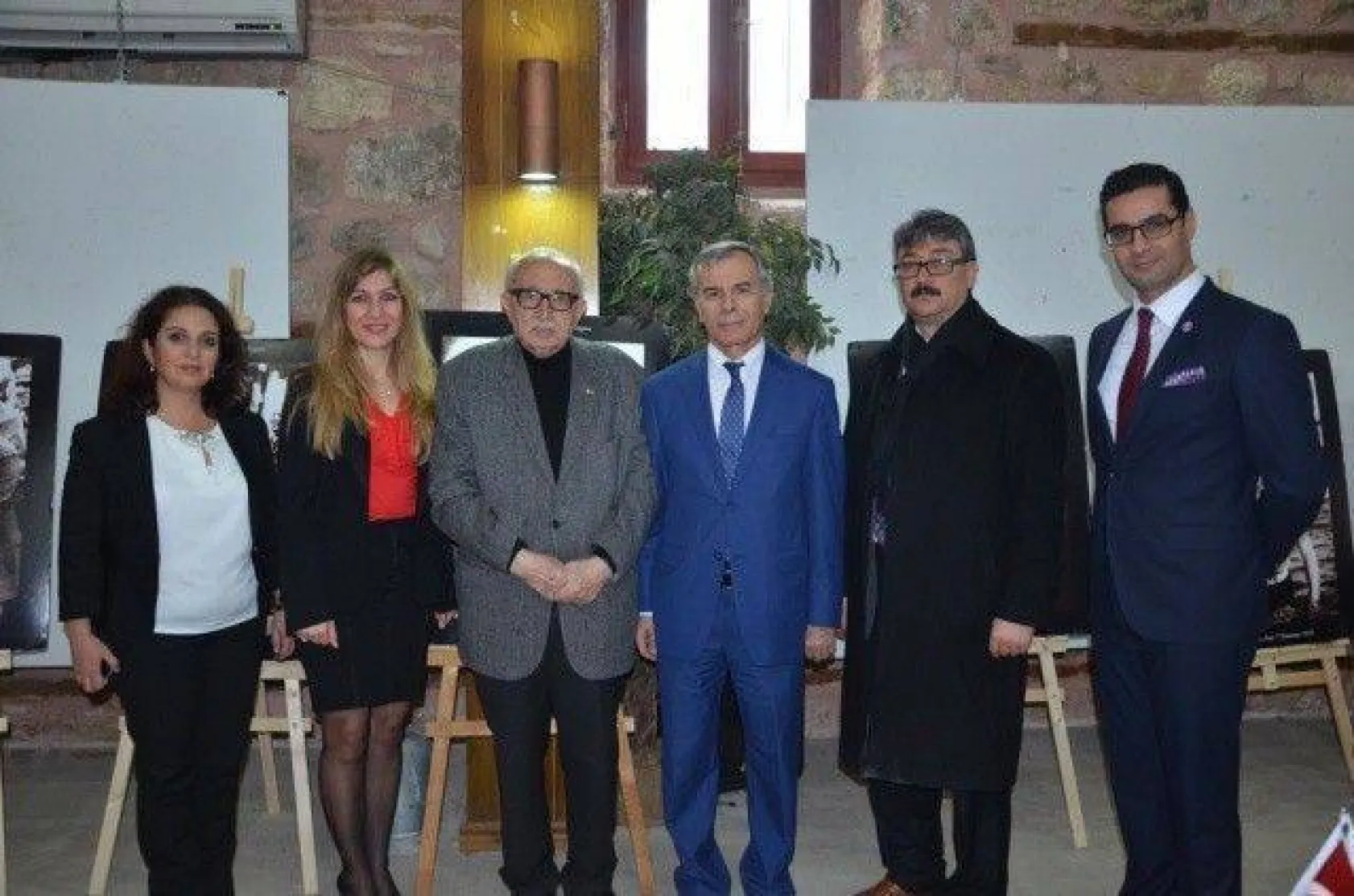 Atatürk'ün leblebilerini yiyen çocuk öğrencilerle buluştu