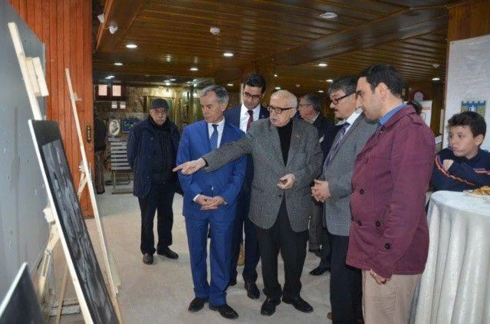 Atatürk'ün leblebilerini yiyen çocuk öğrencilerle buluştu