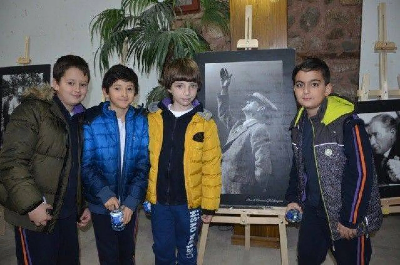 Atatürk'ün leblebilerini yiyen çocuk öğrencilerle buluştu