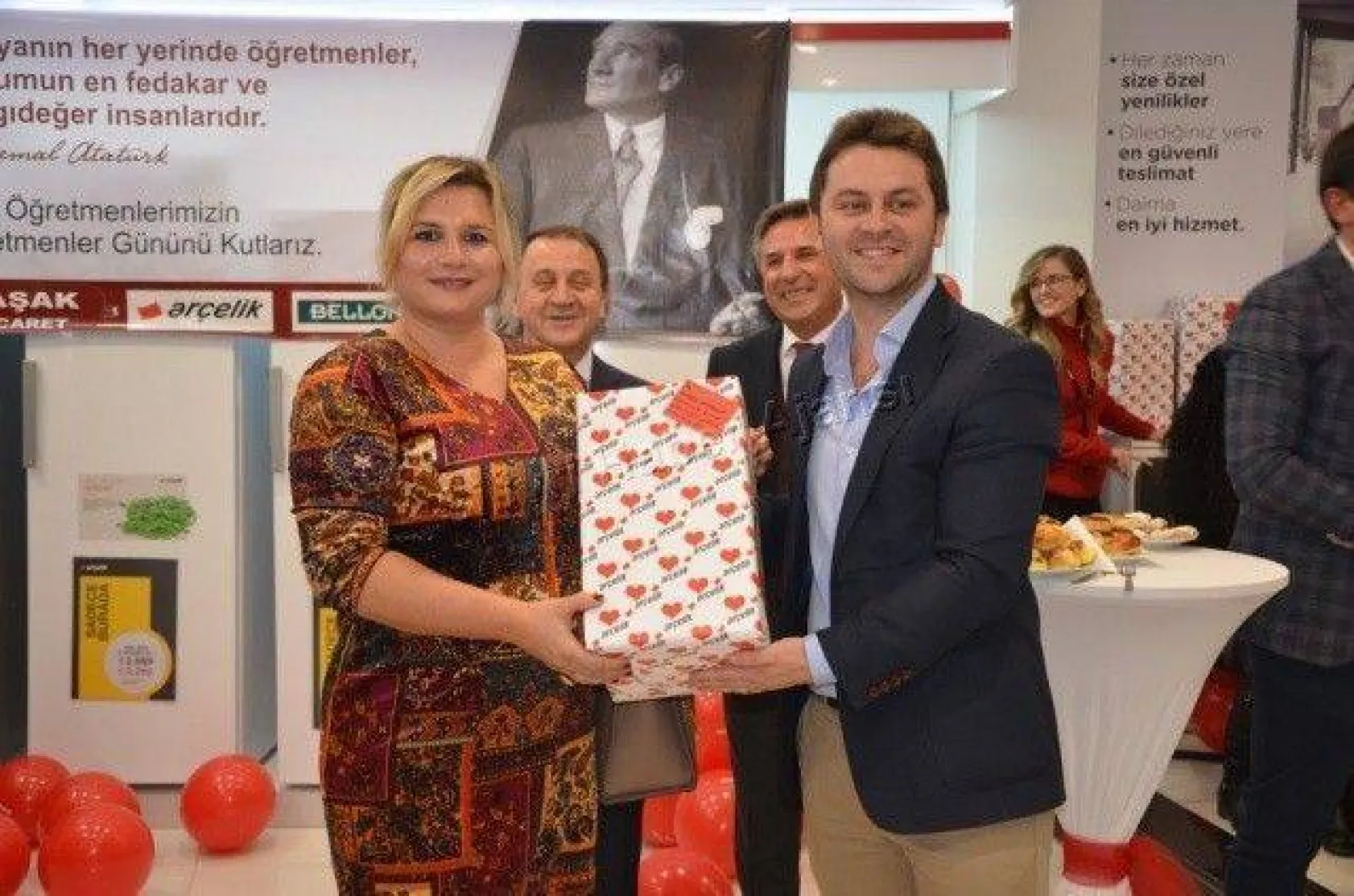 Başak Ticaret'ten yılın emekli öğretmenine ödül