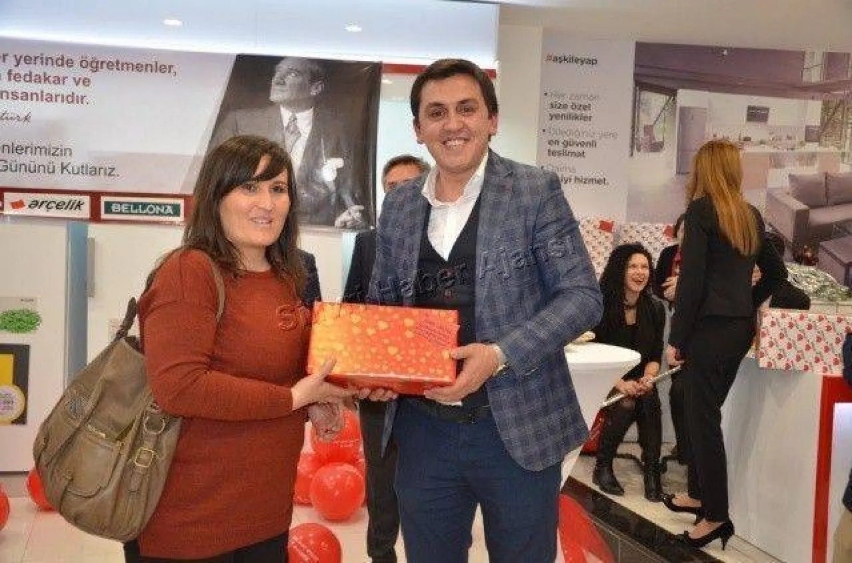 Başak Ticaret'ten yılın emekli öğretmenine ödül