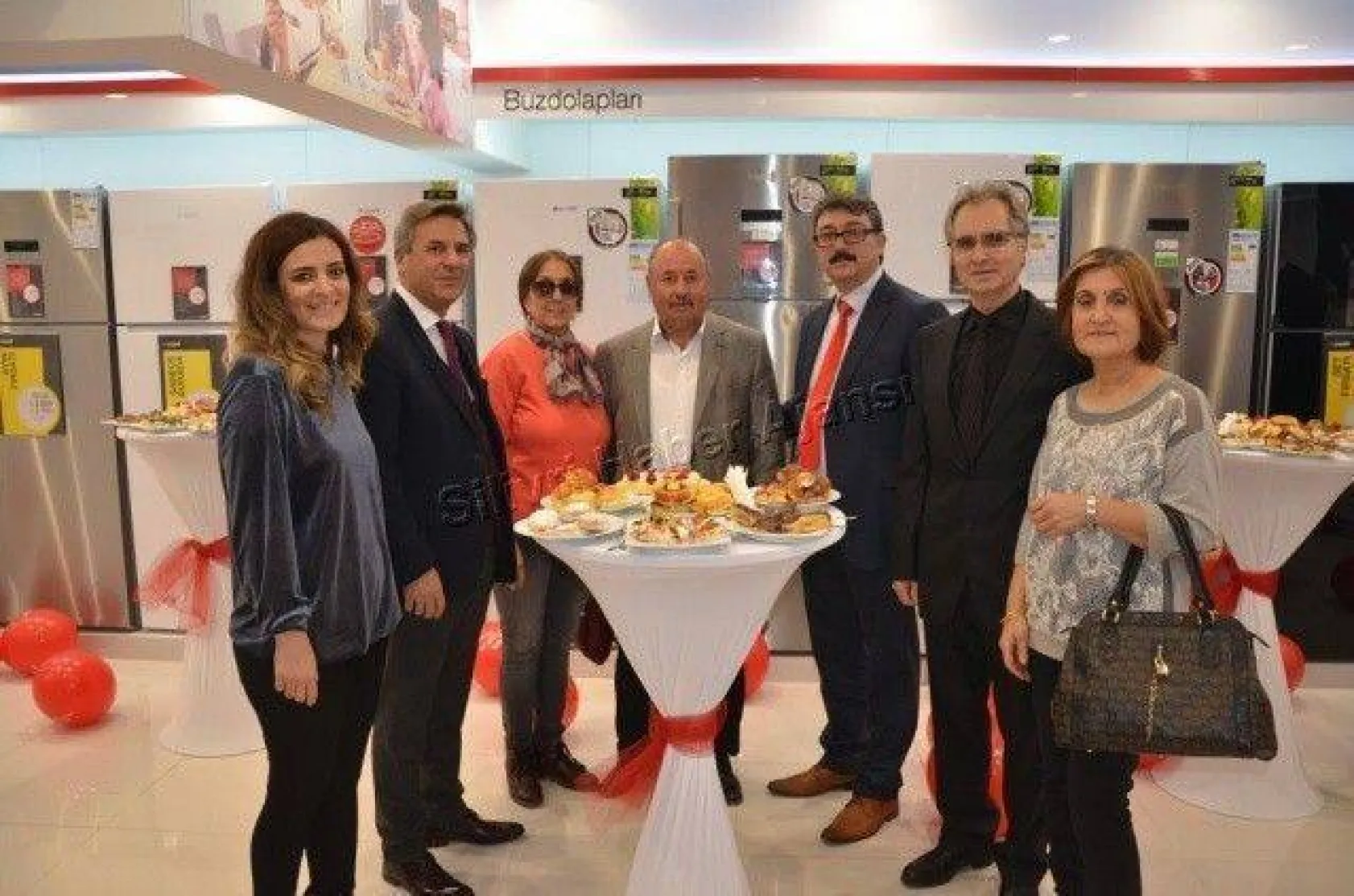 Başak Ticaret'ten yılın emekli öğretmenine ödül