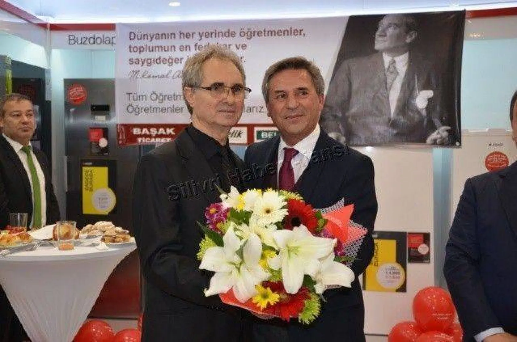 Başak Ticaret'ten yılın emekli öğretmenine ödül