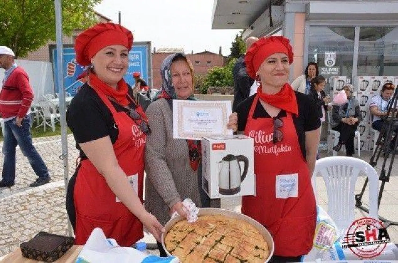 Silivri'de börekler dostluk için açıldı