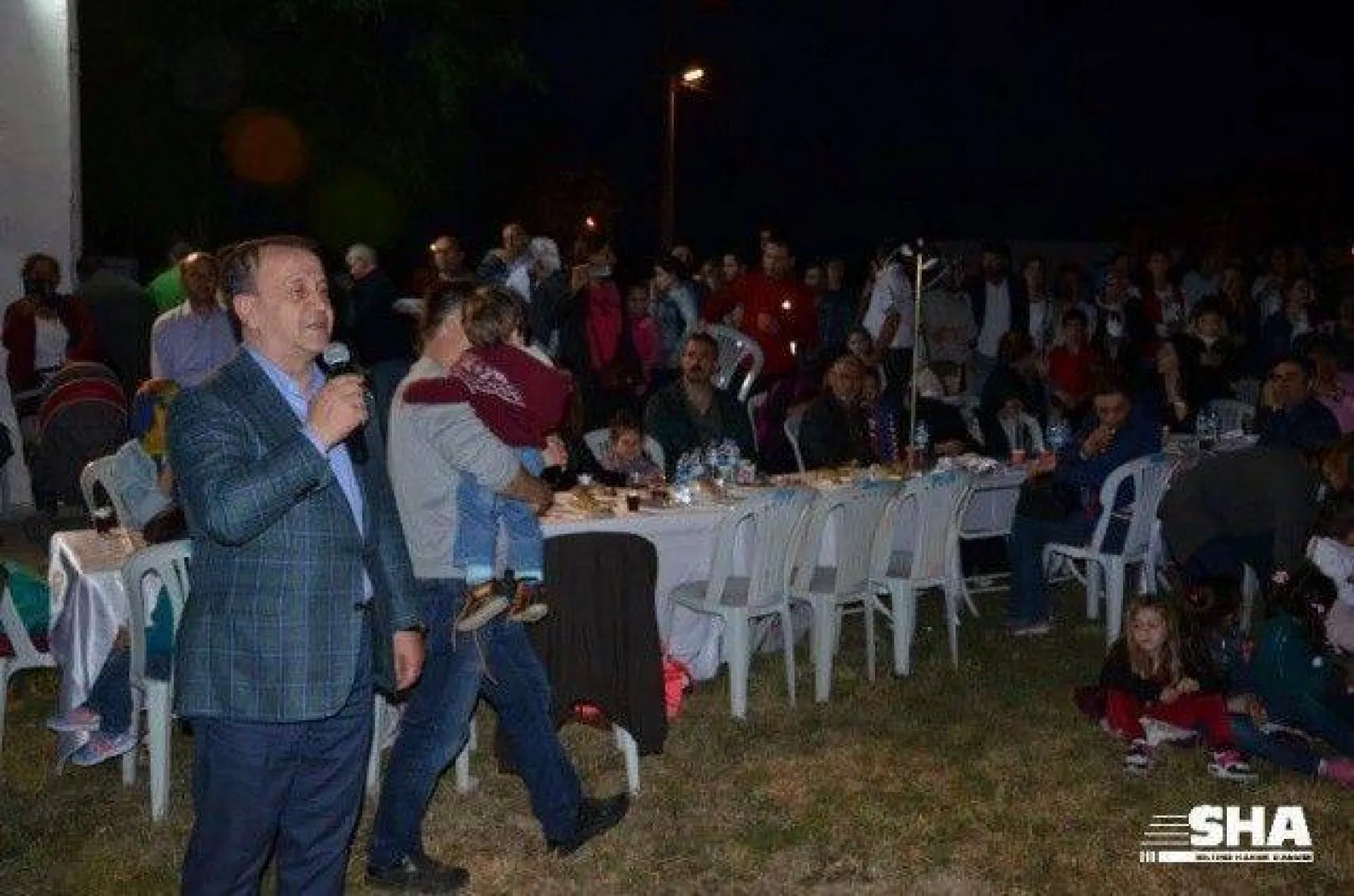 İzciler kamp ateşini yaktı