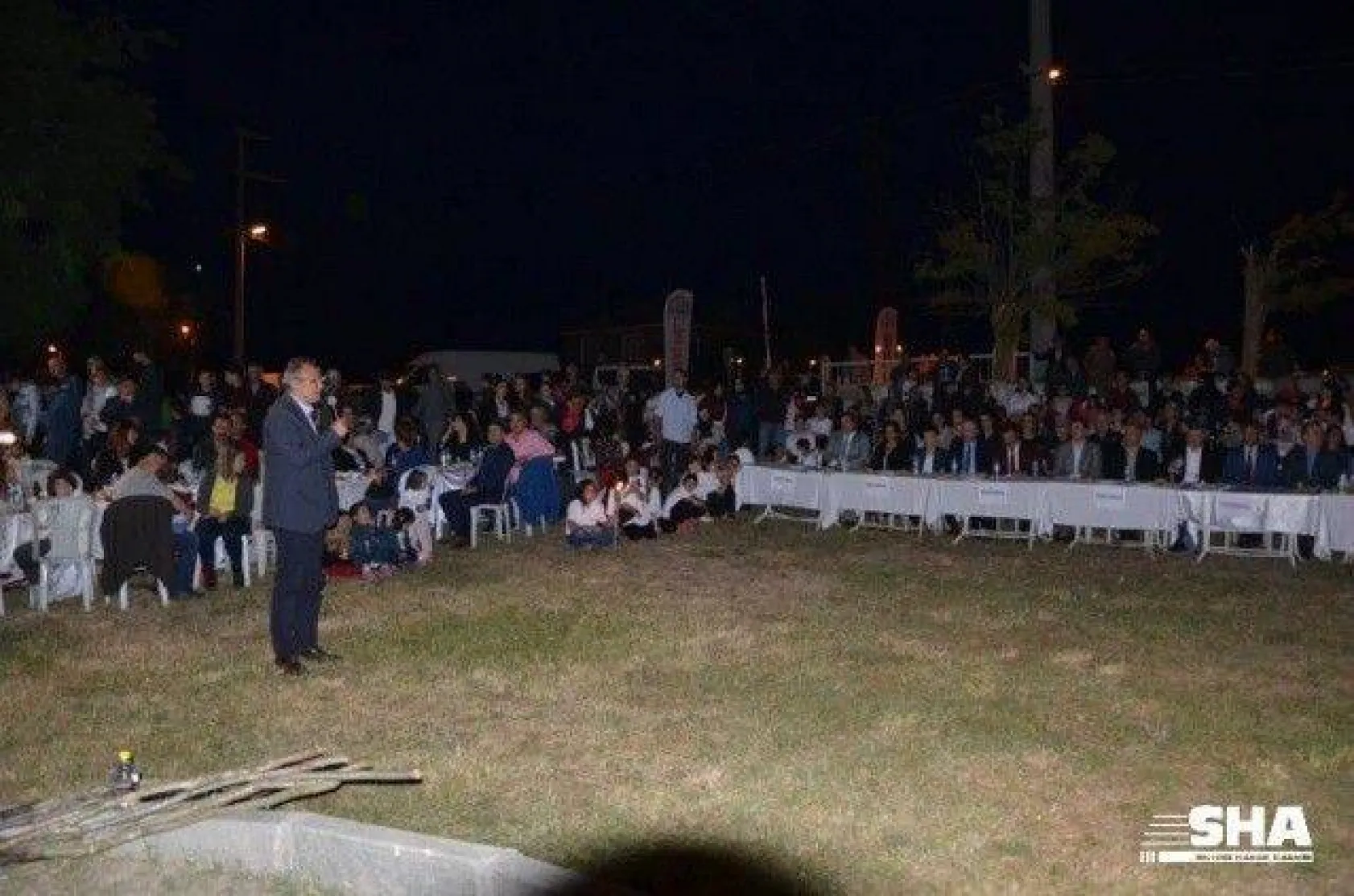 İzciler kamp ateşini yaktı