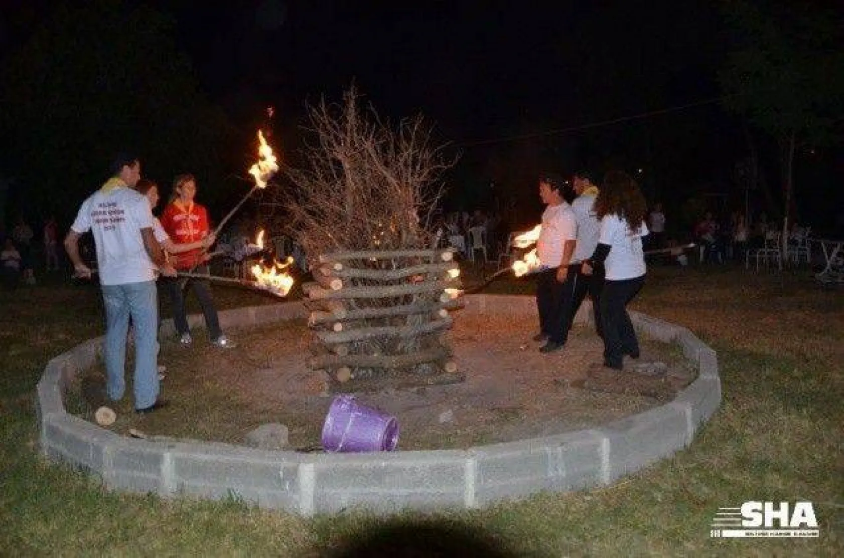 İzciler kamp ateşini yaktı