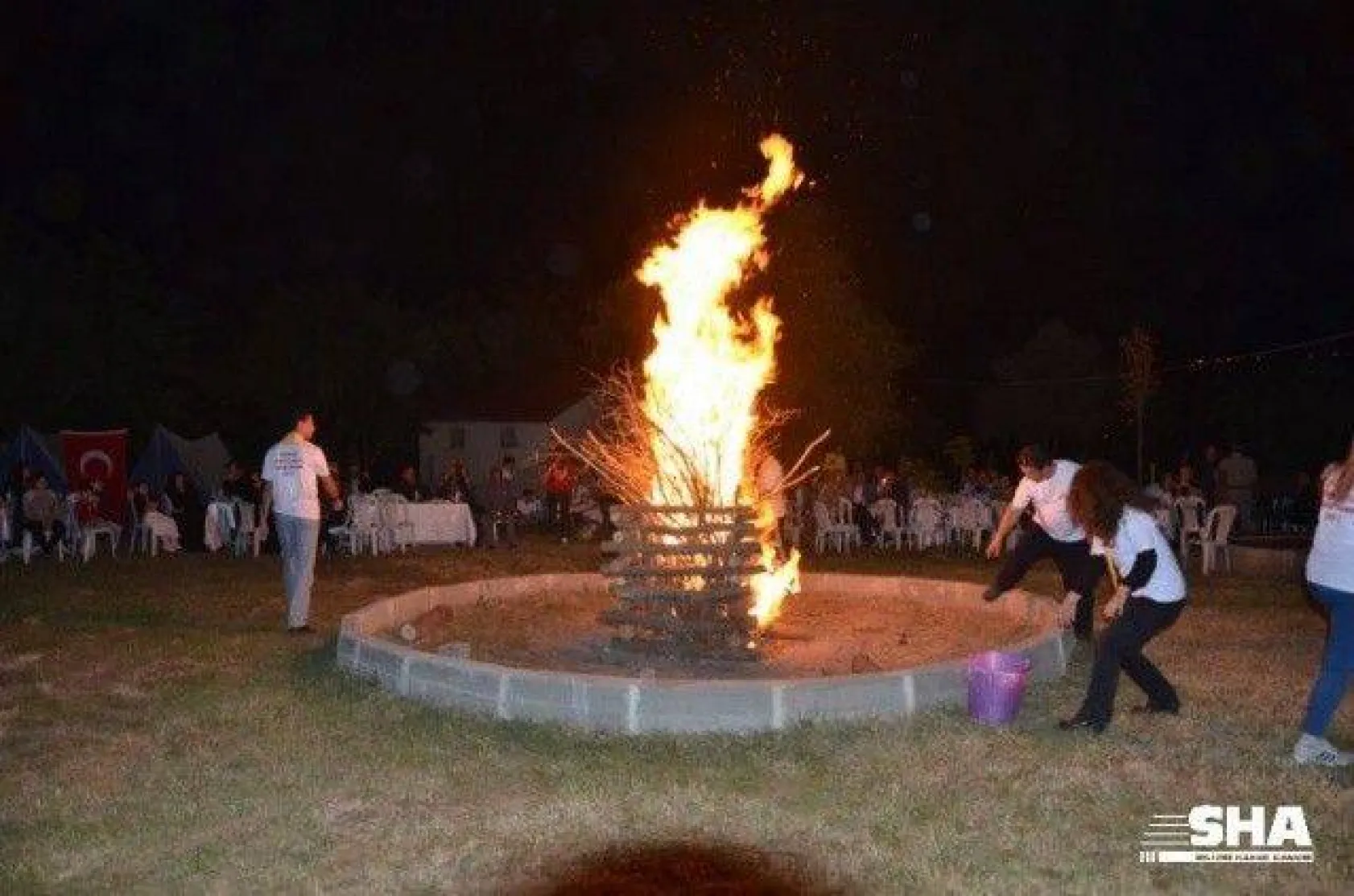 İzciler kamp ateşini yaktı
