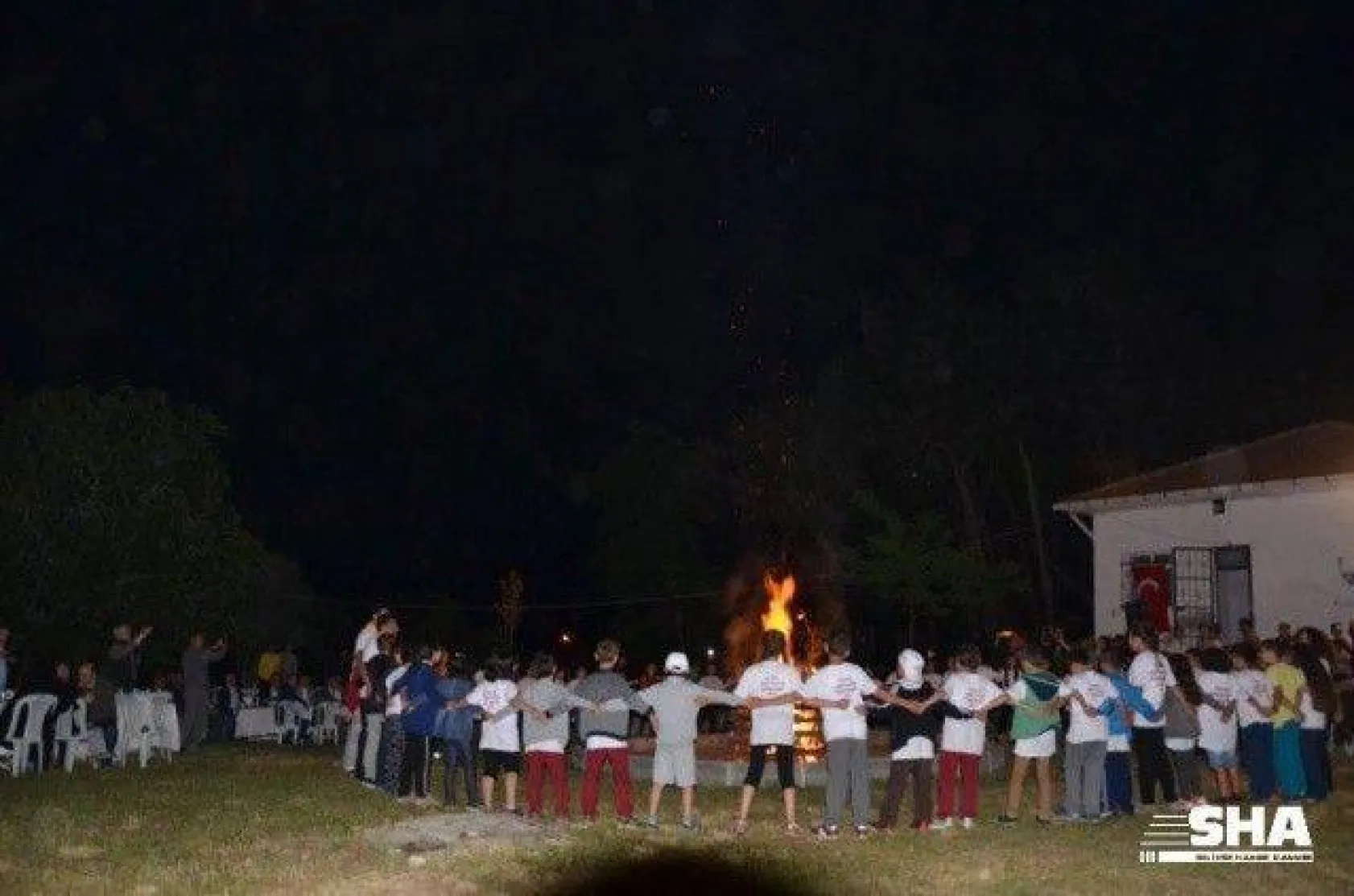 İzciler kamp ateşini yaktı