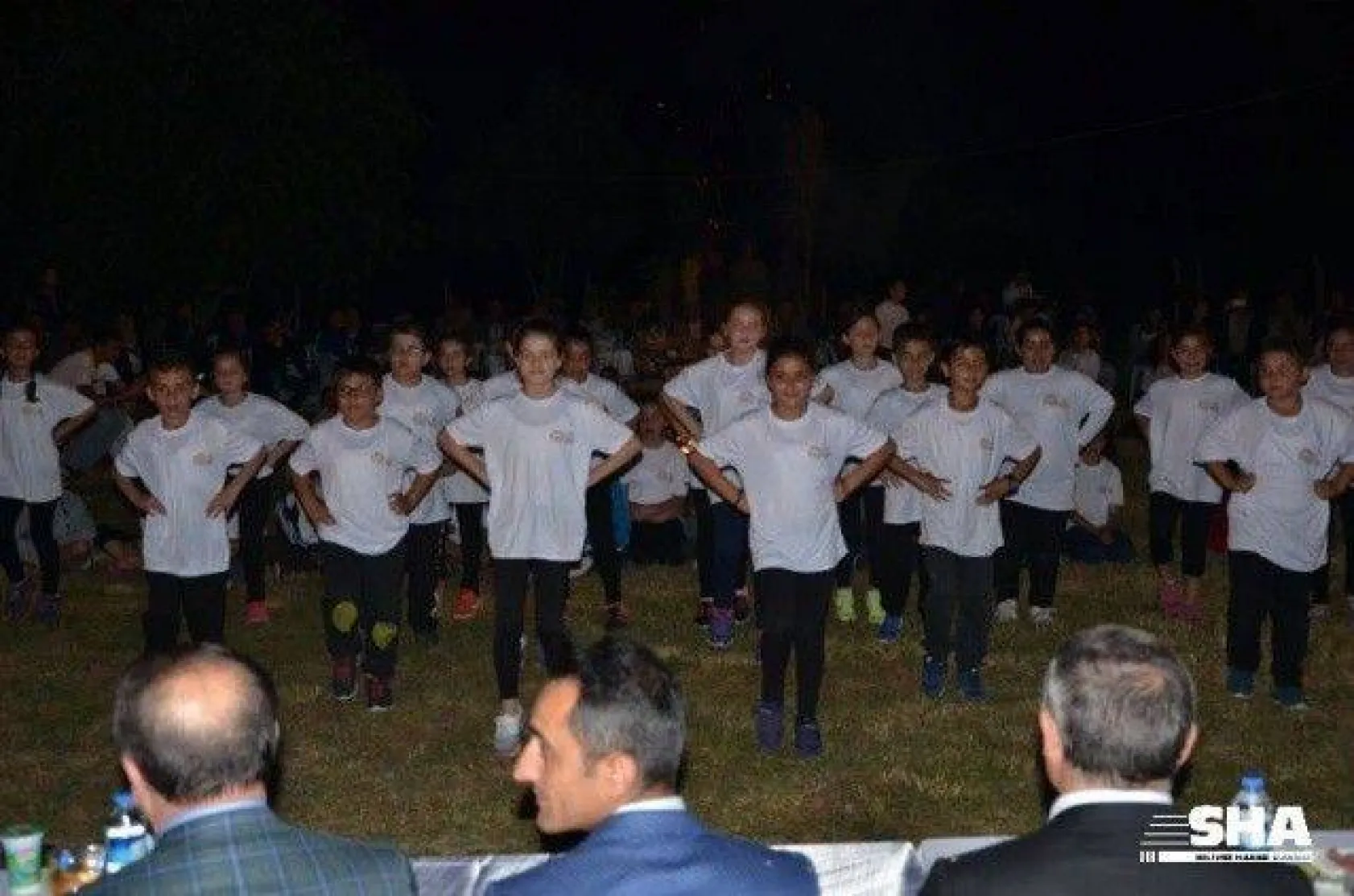 İzciler kamp ateşini yaktı