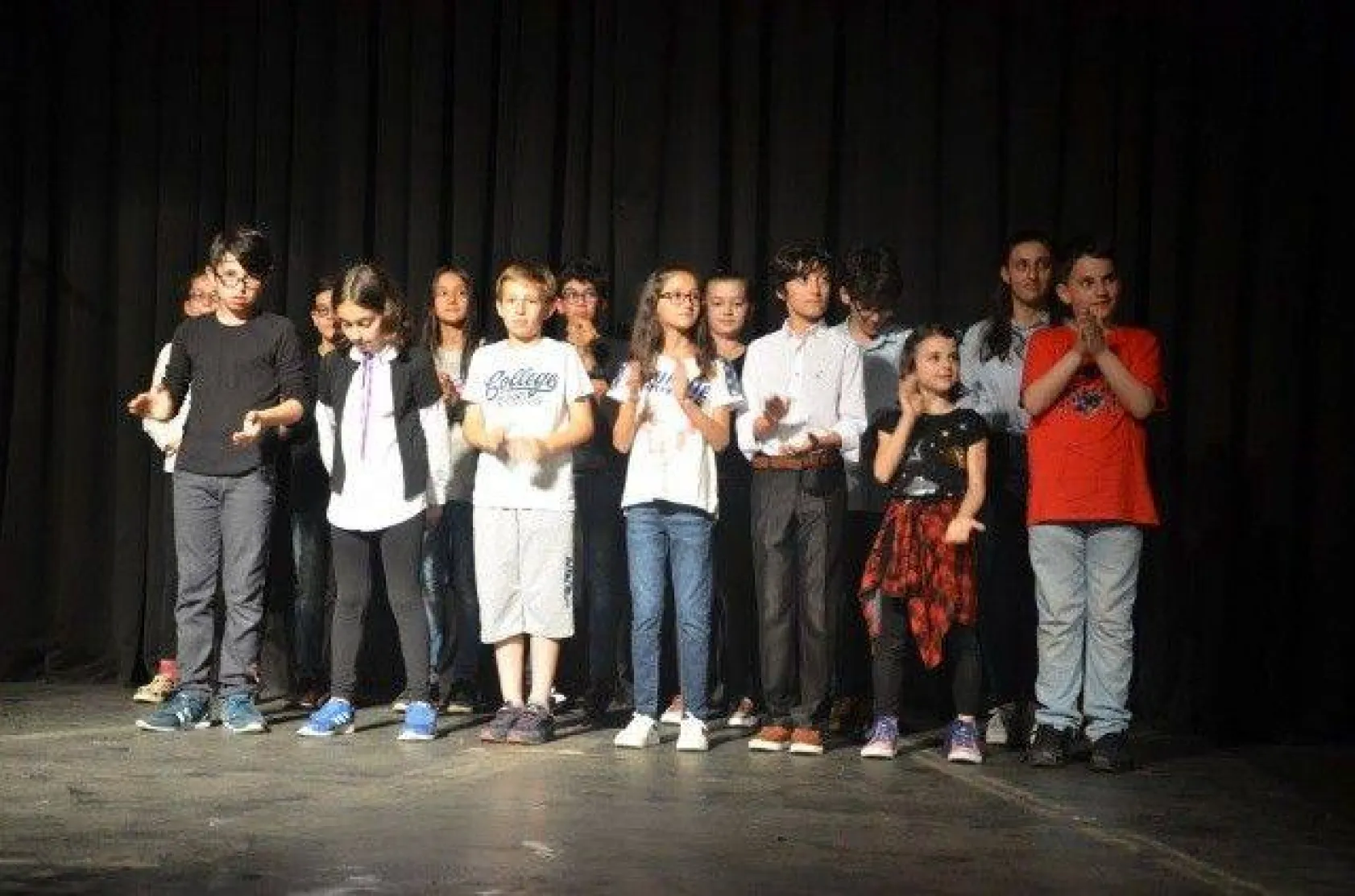 Ayakta alkışlandılar