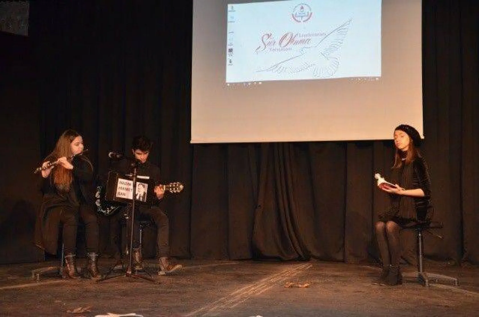 Liseler arası şiir yarışması gerçekleştirildi