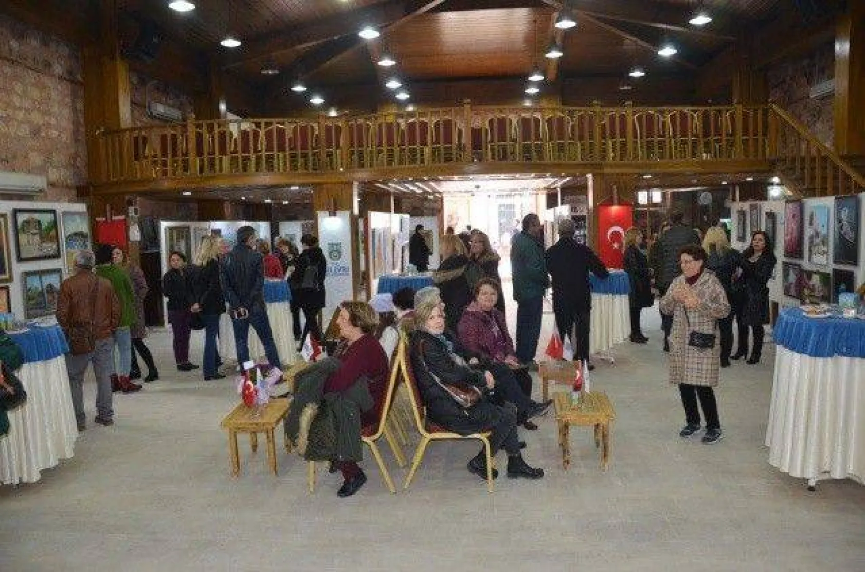 Salona renk katan sergi