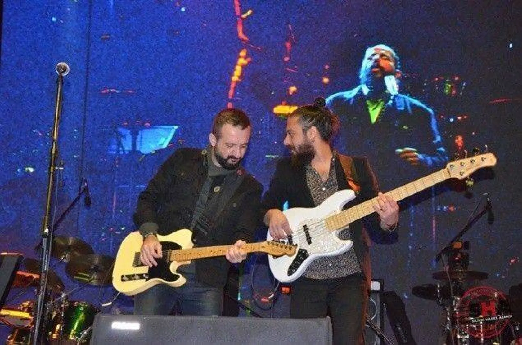 Silivri'de Binler Bayraklarla Meydanlardaydı