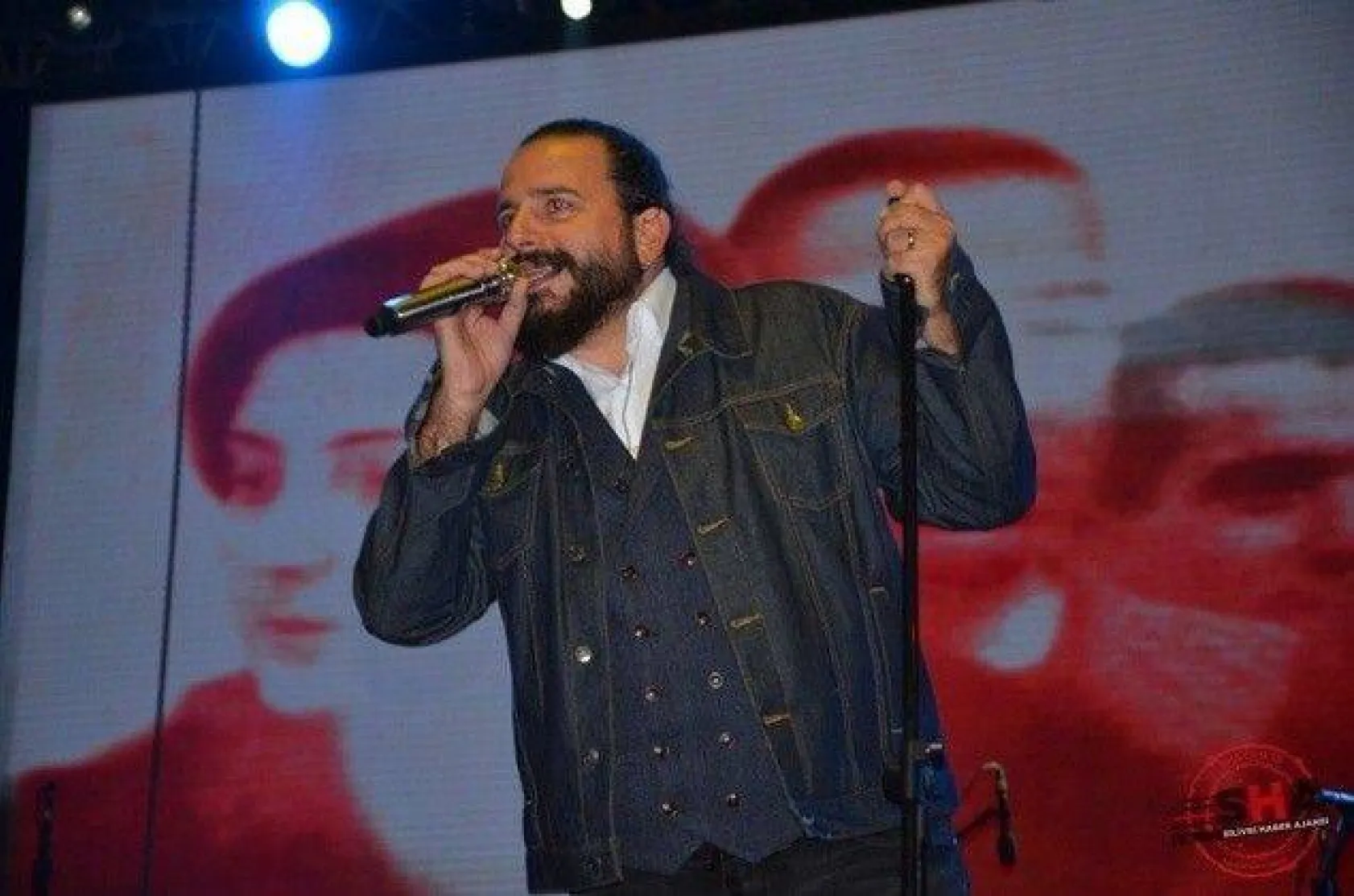 Silivri'de Binler Bayraklarla Meydanlardaydı