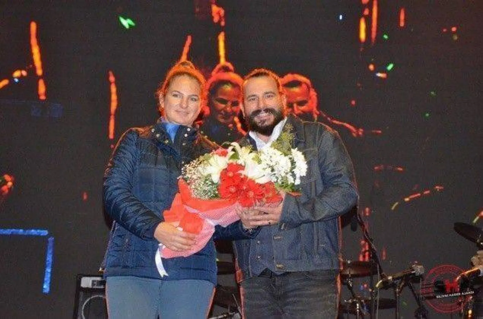 Silivri'de Binler Bayraklarla Meydanlardaydı