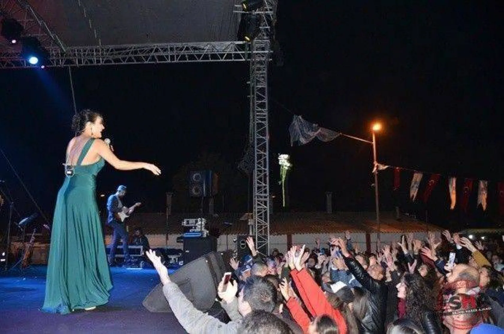 Silivri'de Binler Bayraklarla Meydanlardaydı