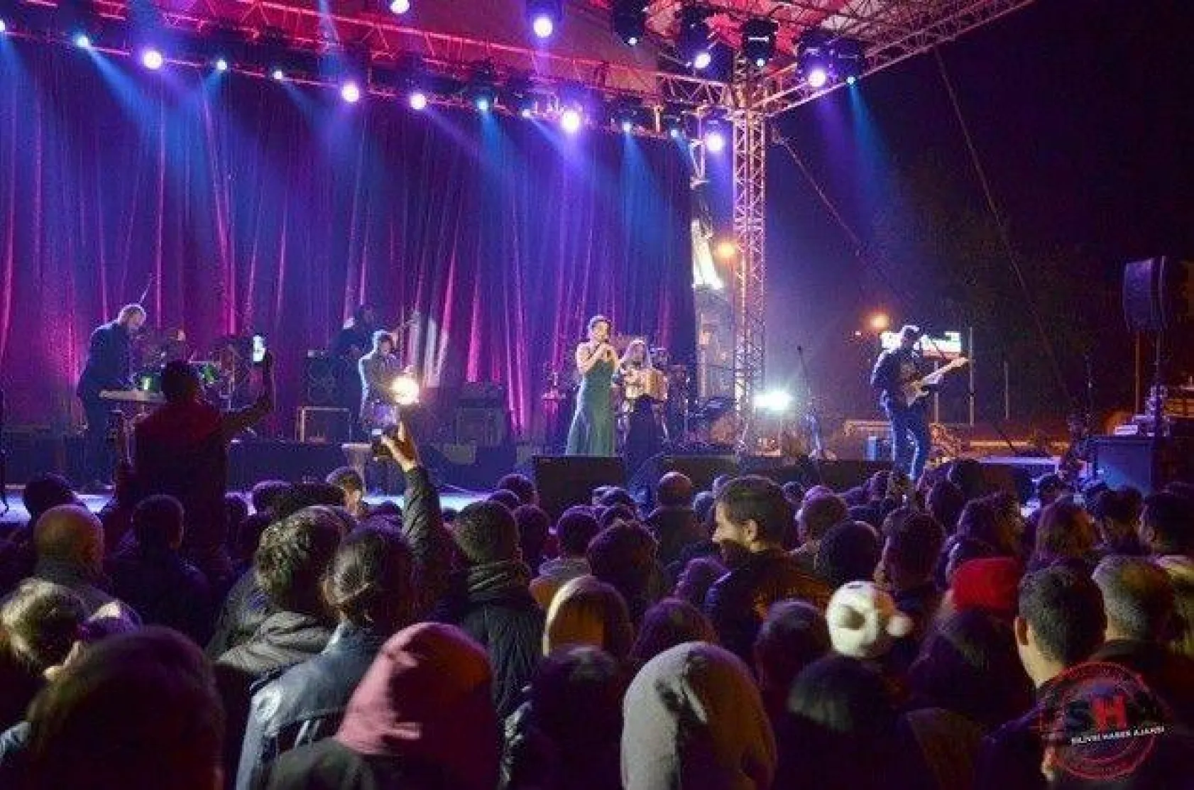 Silivri'de Binler Bayraklarla Meydanlardaydı