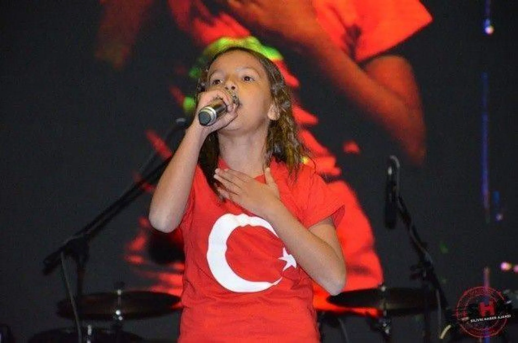 Silivri'de Binler Bayraklarla Meydanlardaydı