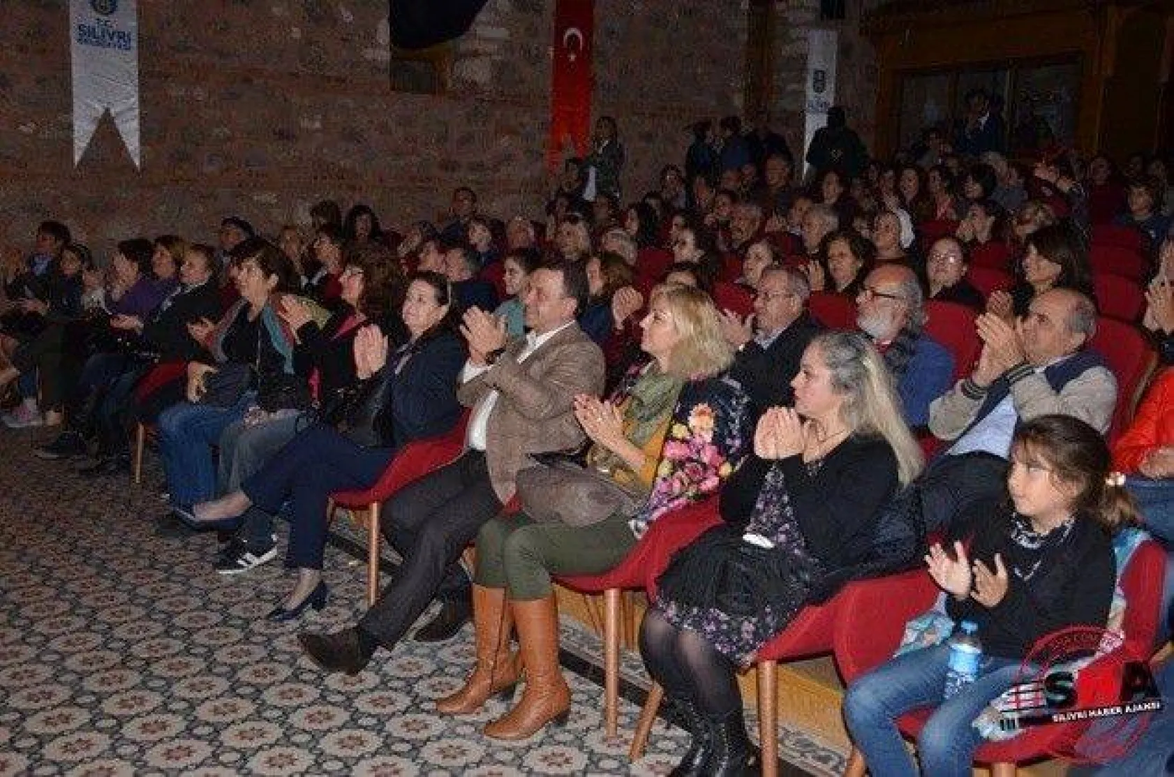 Tiyatro Salonu'nda dolu dolu kültür sanat