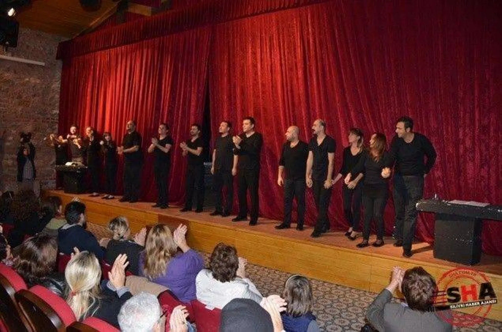 Tiyatro Salonu'nda dolu dolu kültür sanat