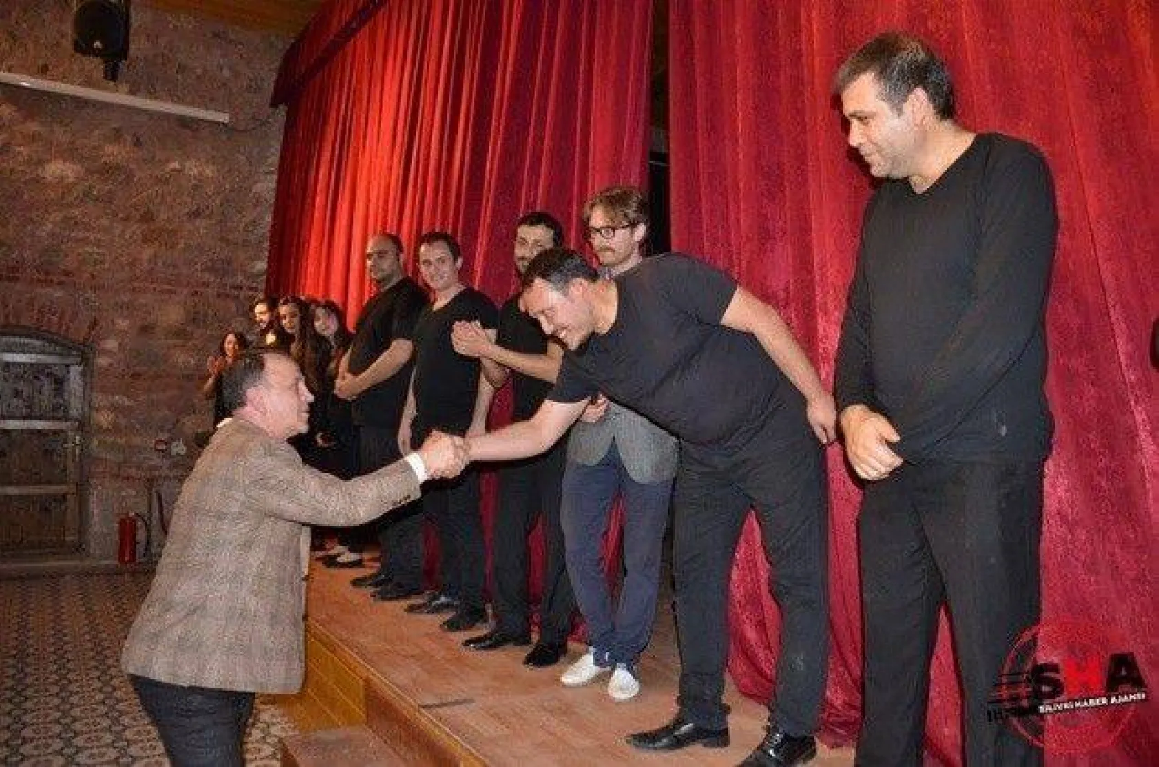 Tiyatro Salonu'nda dolu dolu kültür sanat