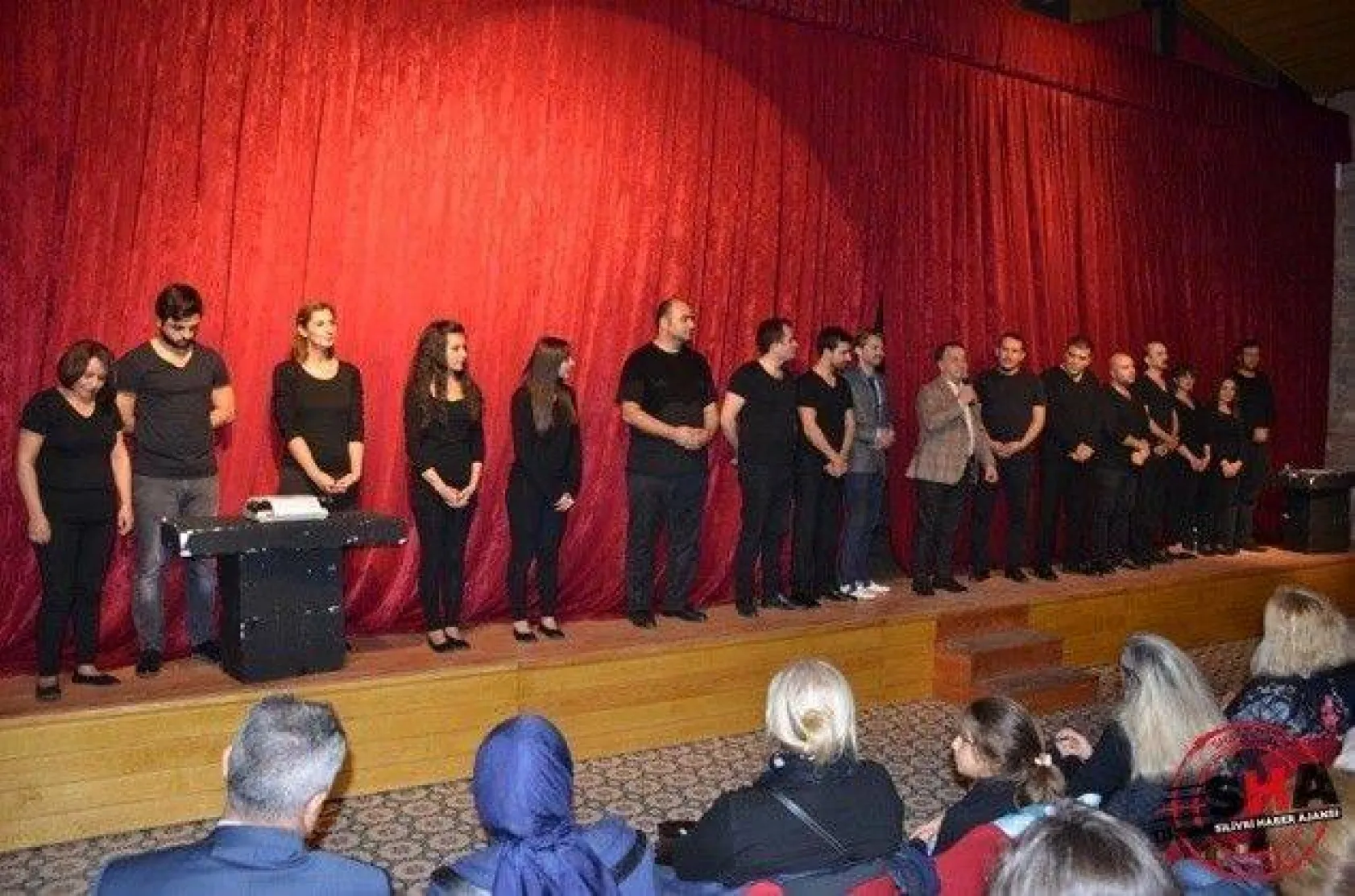 Tiyatro Salonu'nda dolu dolu kültür sanat