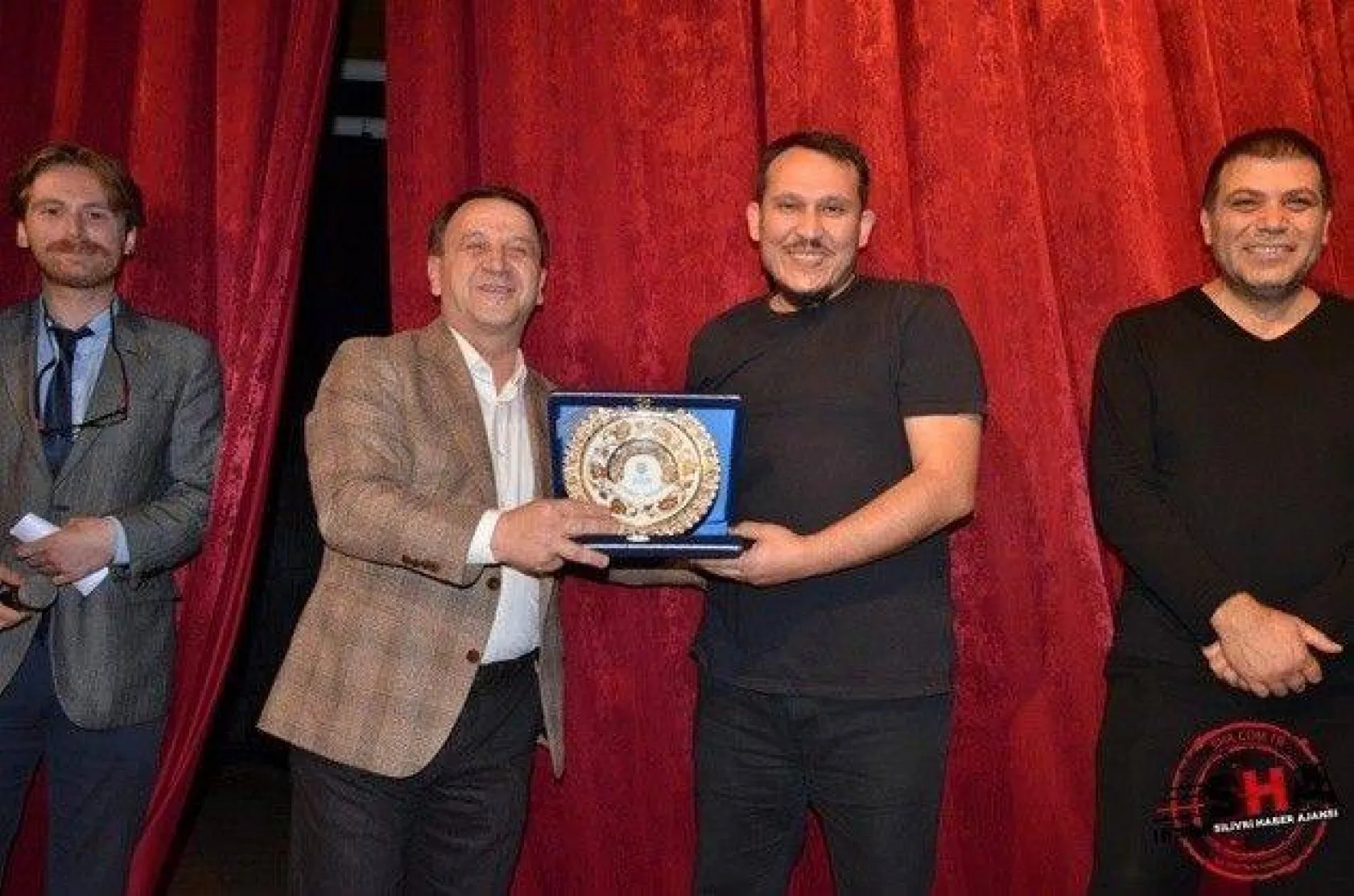 Tiyatro Salonu'nda dolu dolu kültür sanat