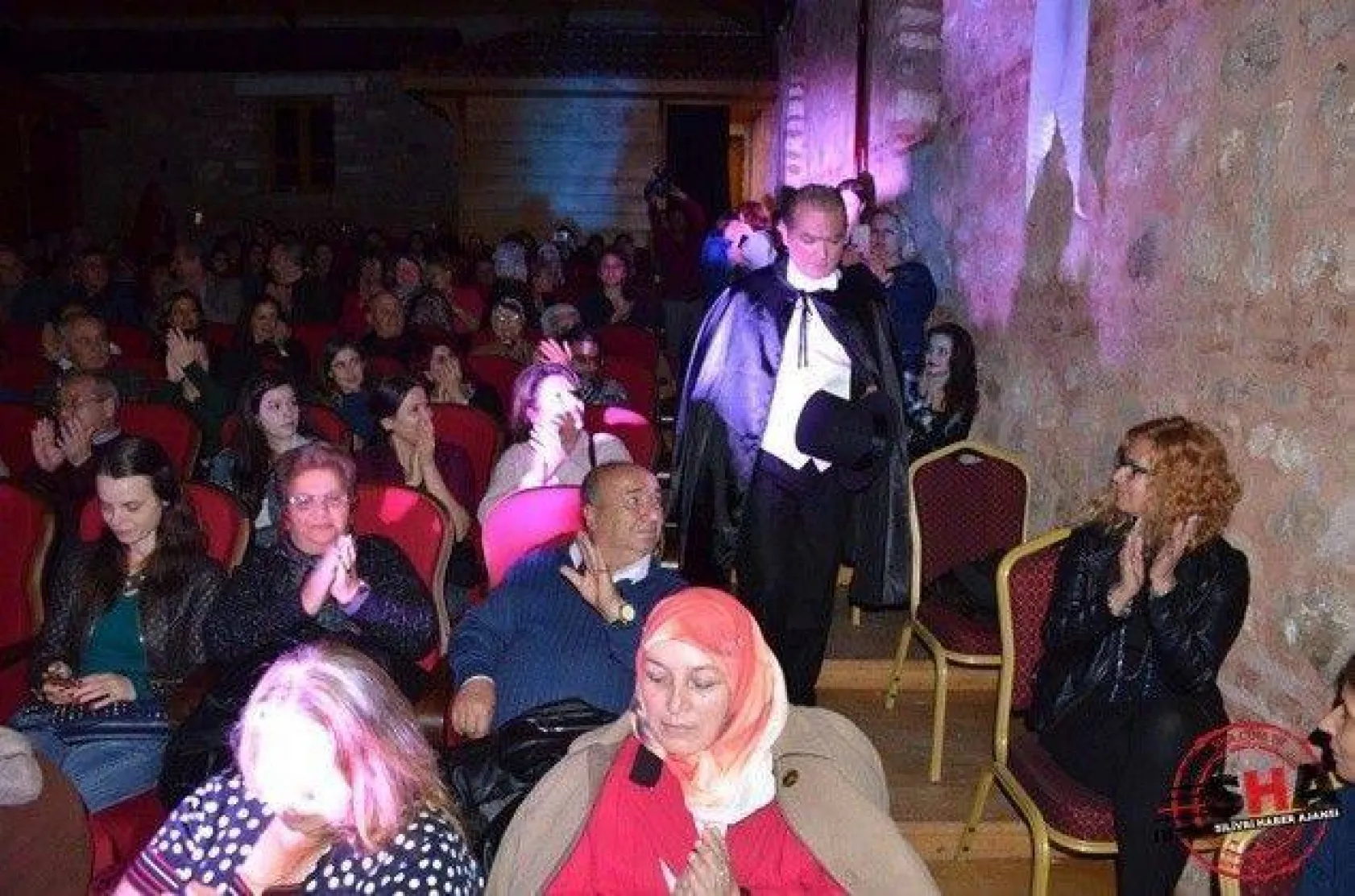 Tiyatro Salonu'nda dolu dolu kültür sanat