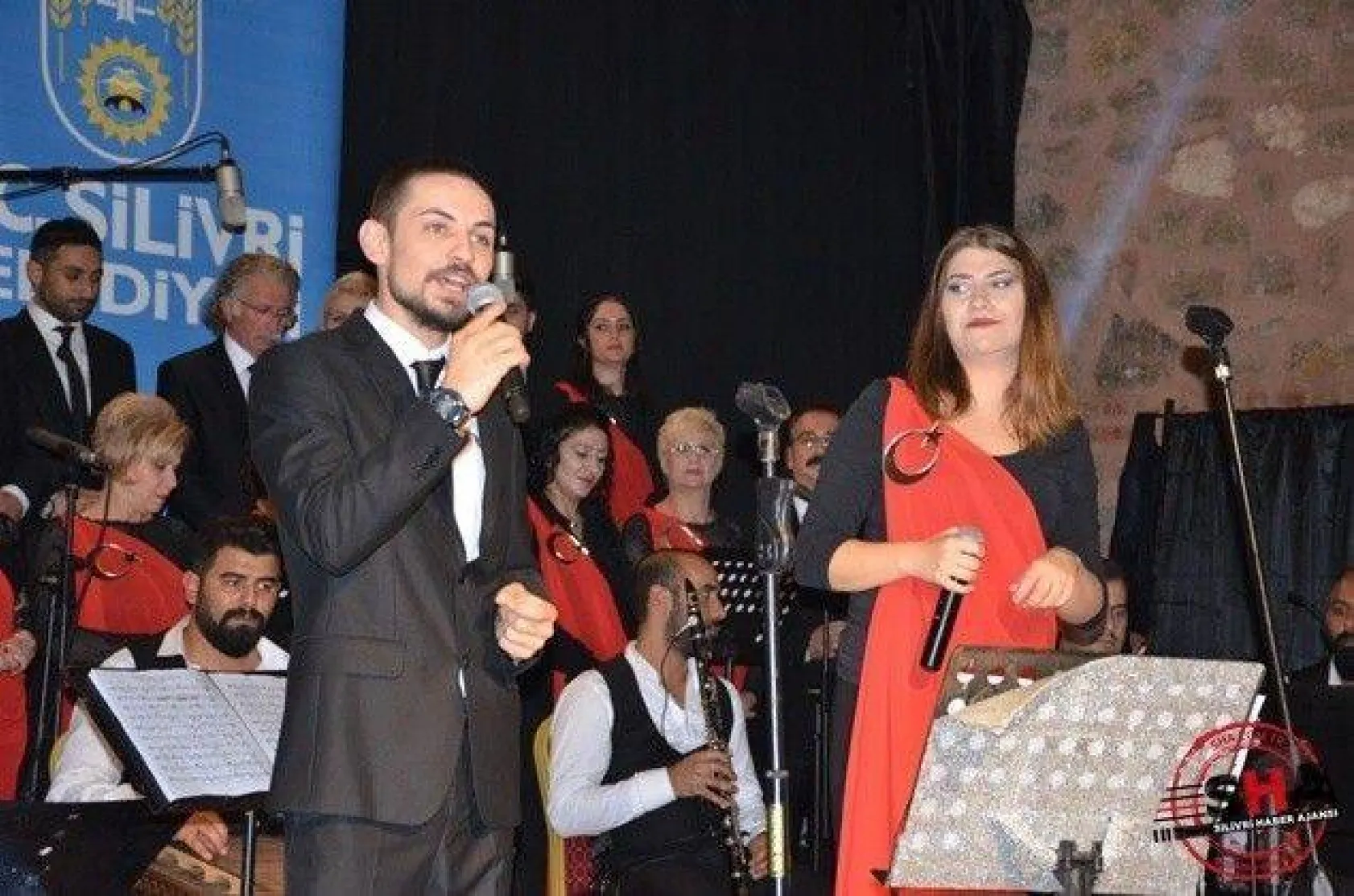 Tiyatro Salonu'nda dolu dolu kültür sanat