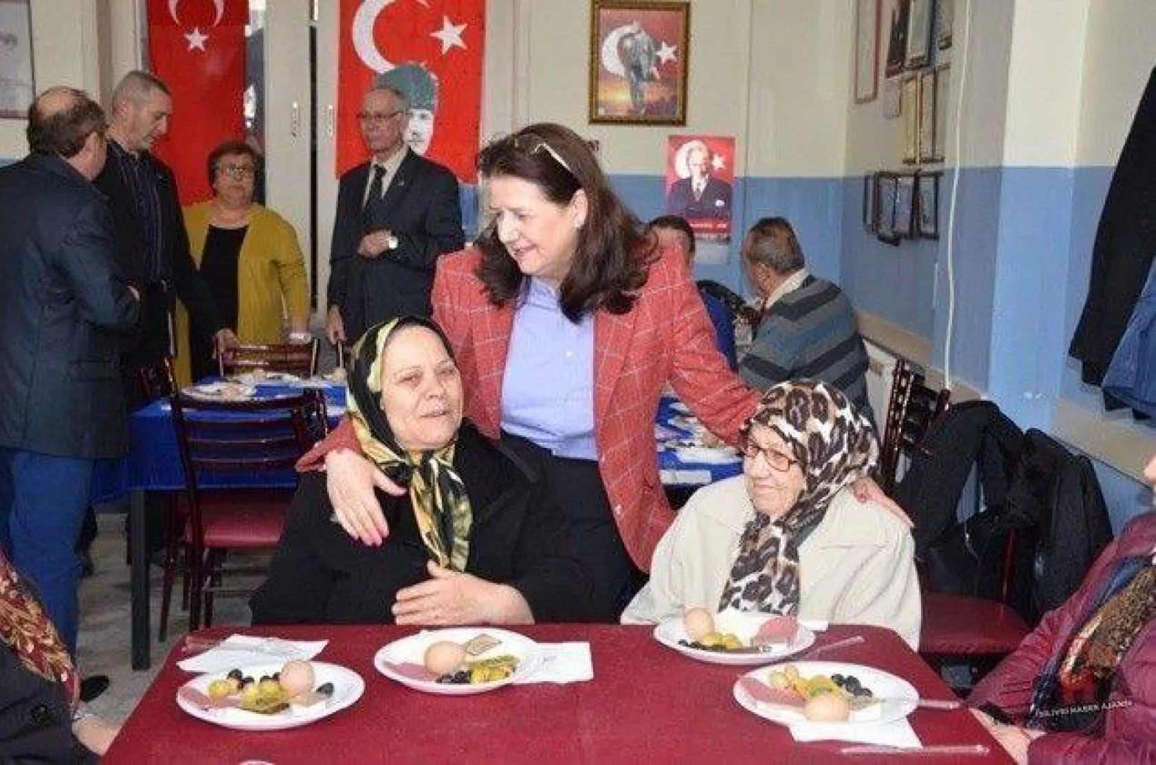 Işıklar kadınlarla kahvaltıda buluştu