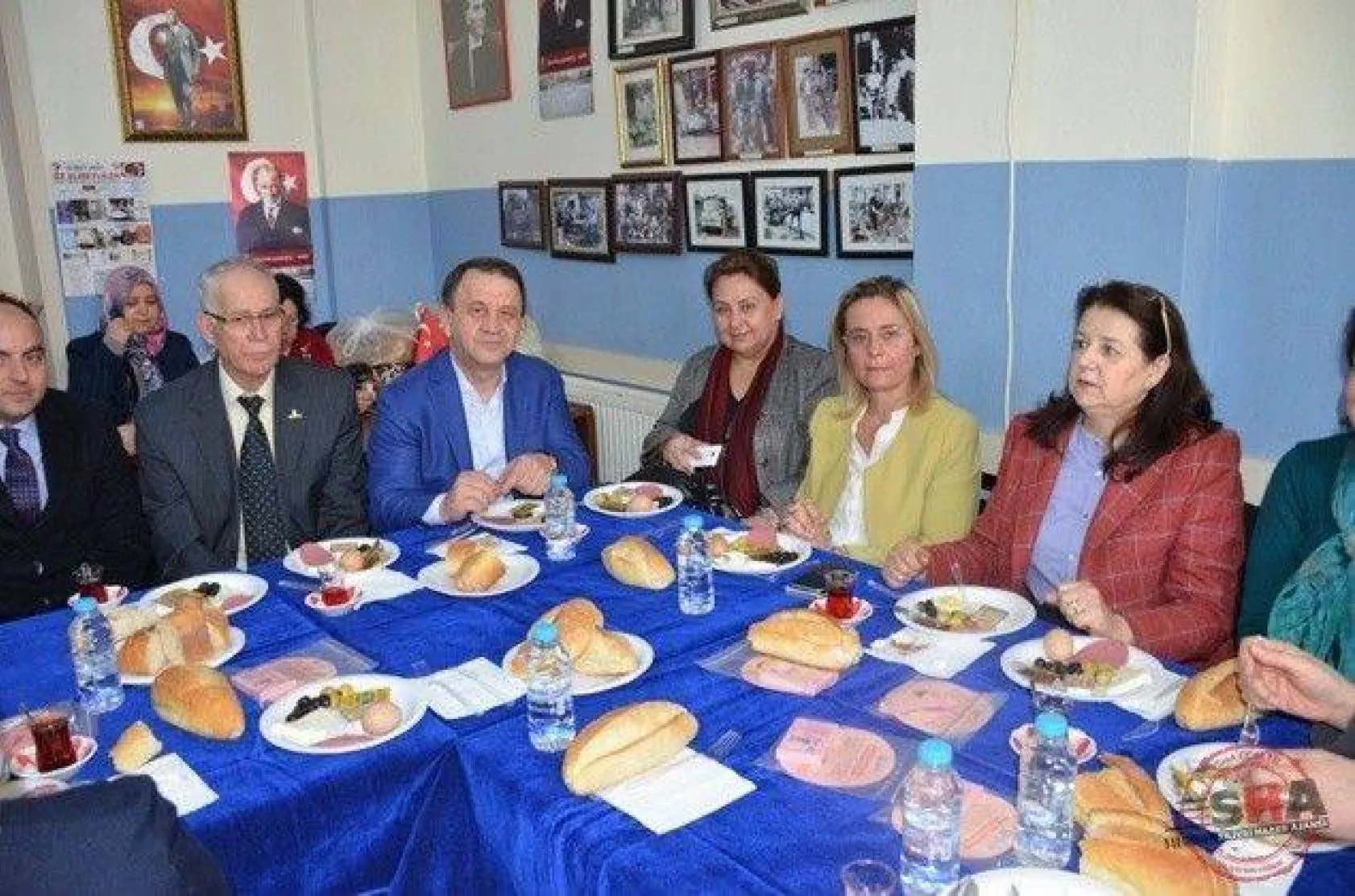 Işıklar kadınlarla kahvaltıda buluştu