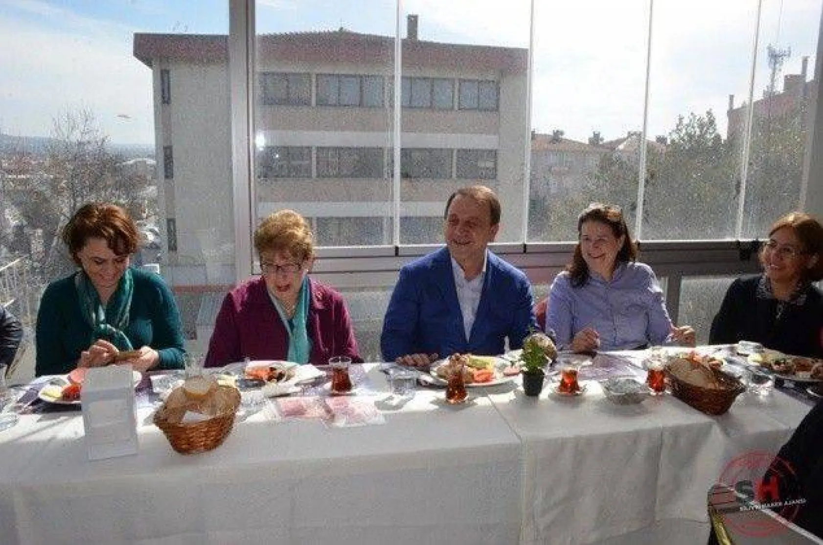 Işıklar kadınlarla kahvaltıda buluştu