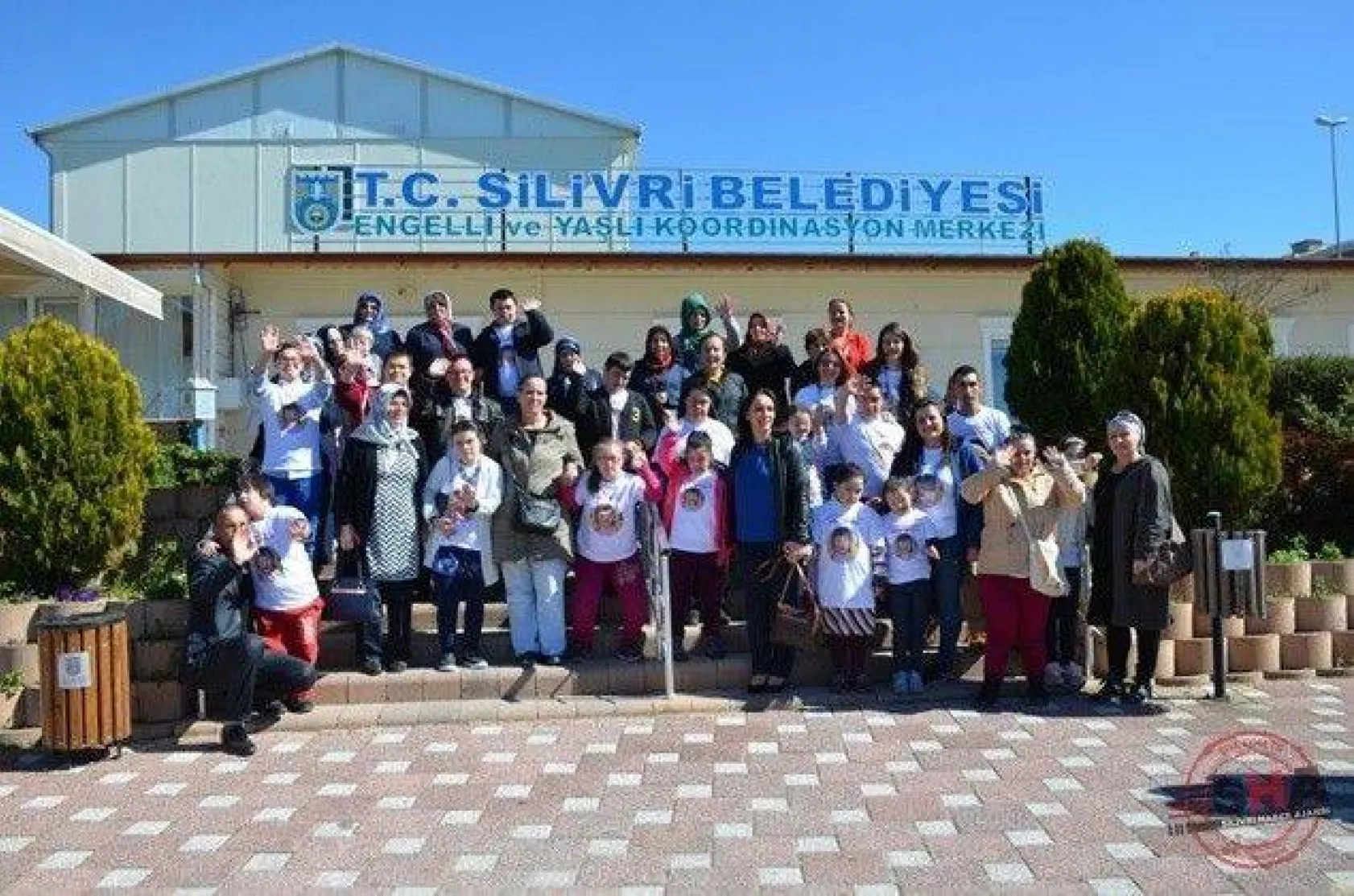 Tıpkı bizim gibiler +1 FARKLA