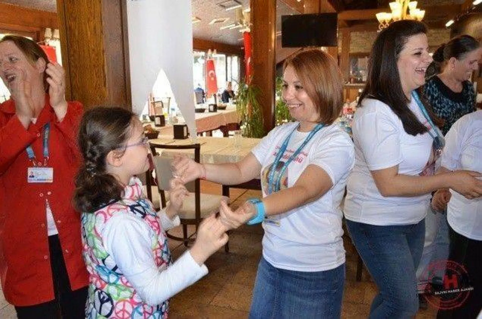 Tıpkı bizim gibiler +1 FARKLA