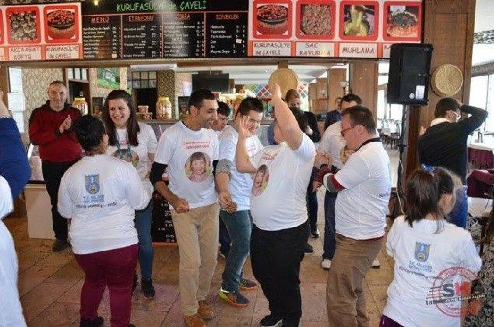 Tıpkı bizim gibiler +1 FARKLA