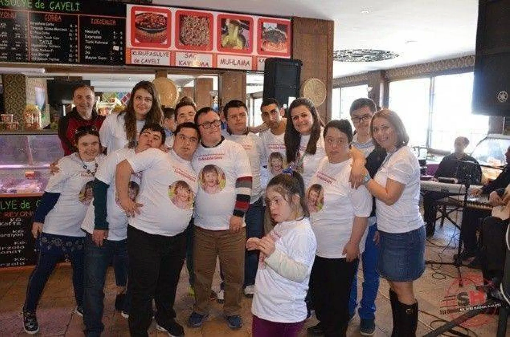 Tıpkı bizim gibiler +1 FARKLA