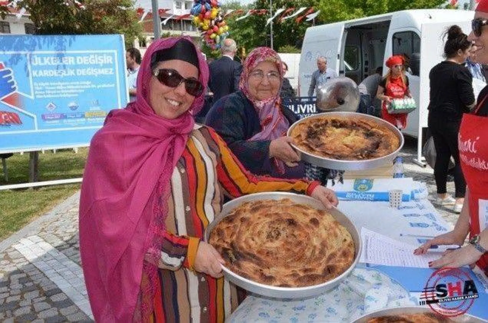 Silivri'de börekler dostluk için açıldı