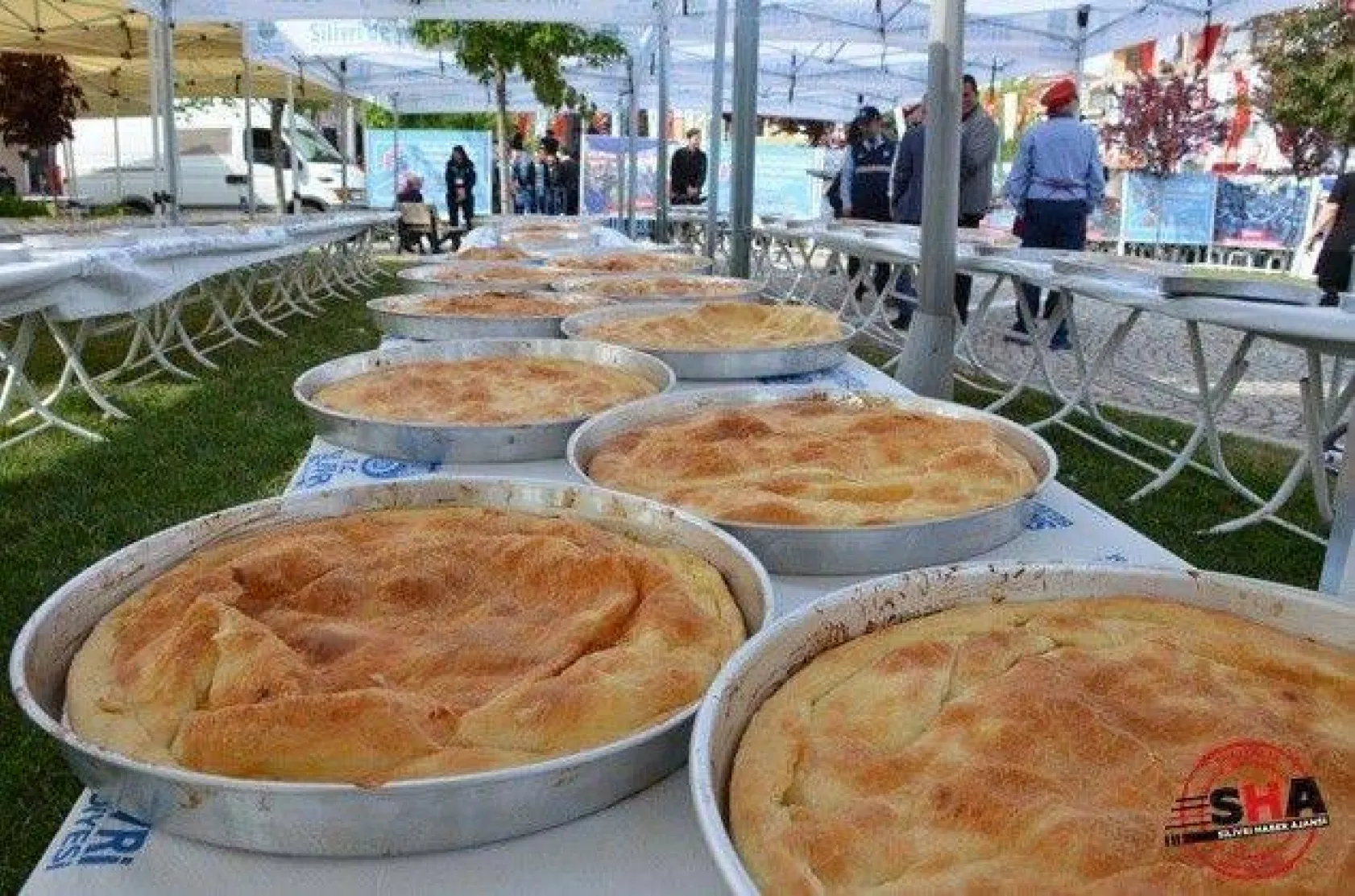 Silivri'de börekler dostluk için açıldı